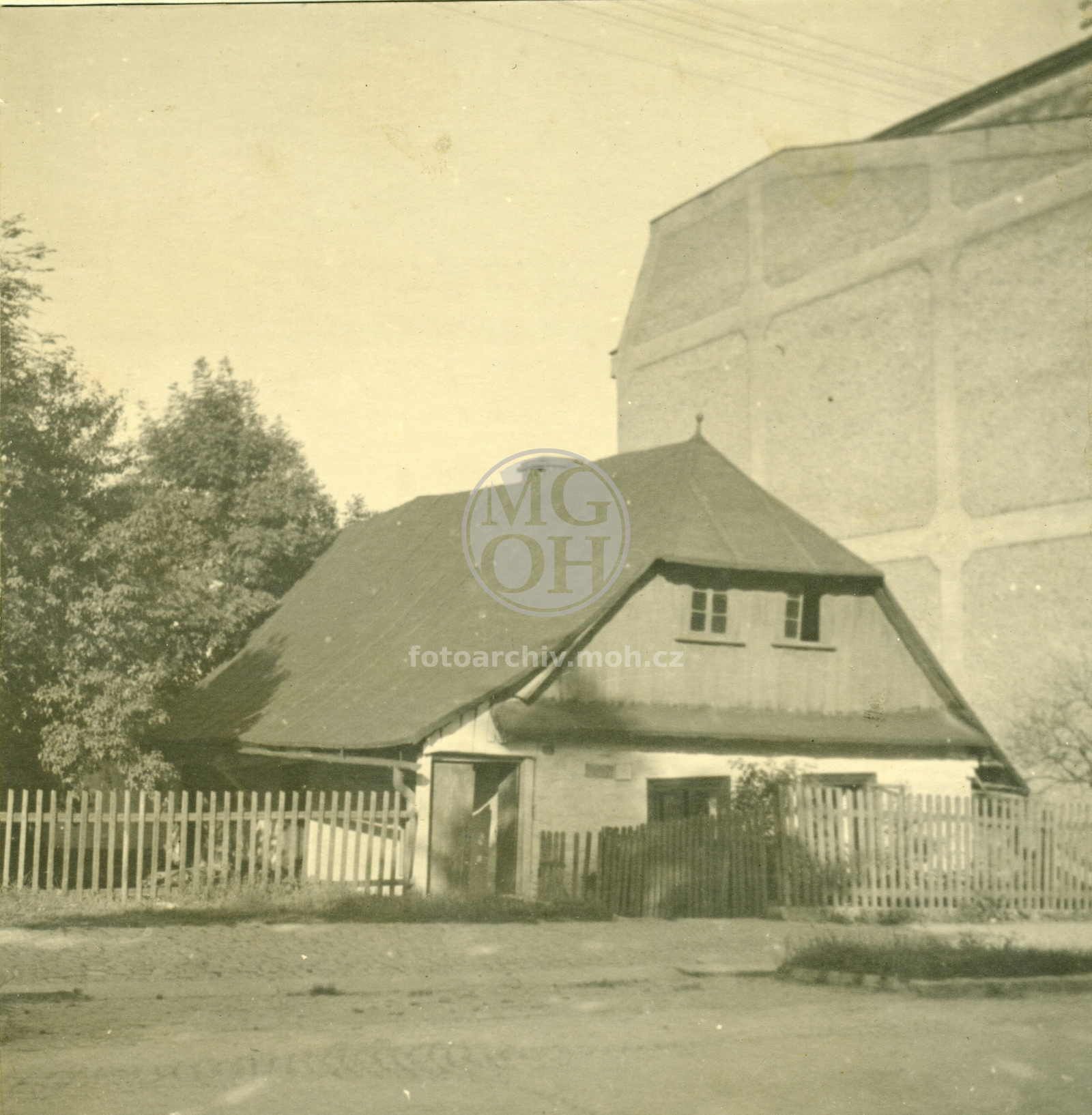 Fotografie - Chalupa - vedle hotelu Labuť
