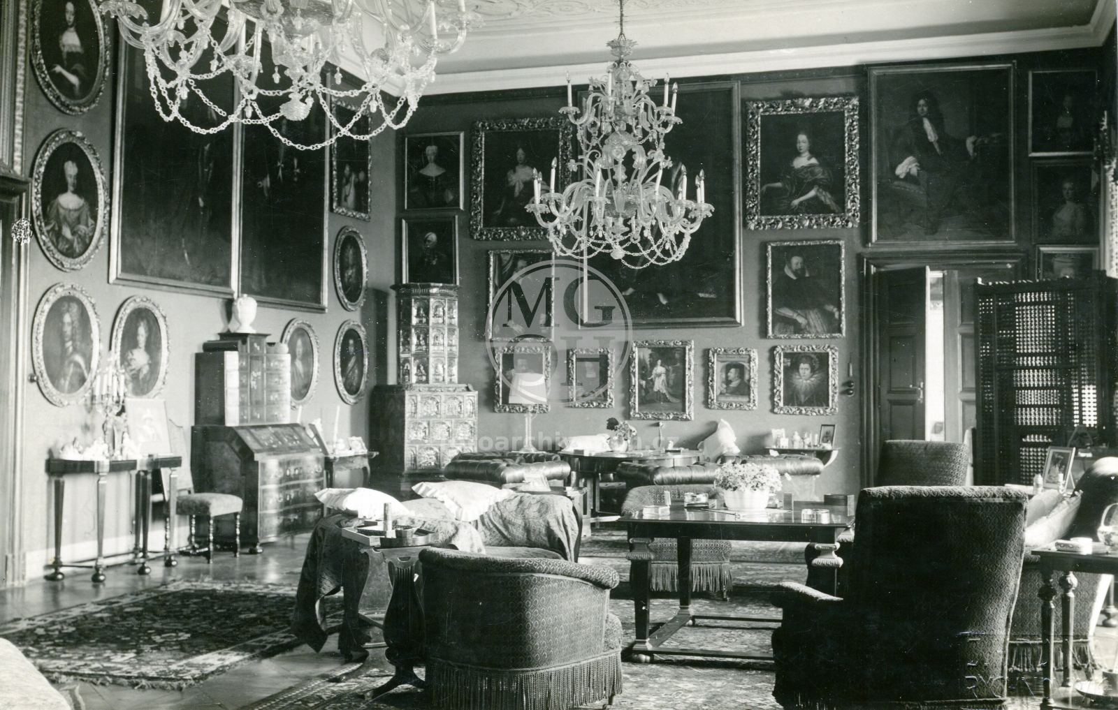Fotografie - Galerie předků, starý interiér v zámku