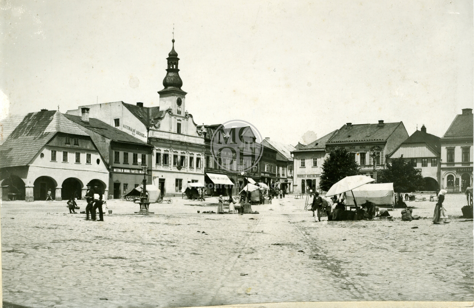 Fotografie - Náměstí - horní část u radnice