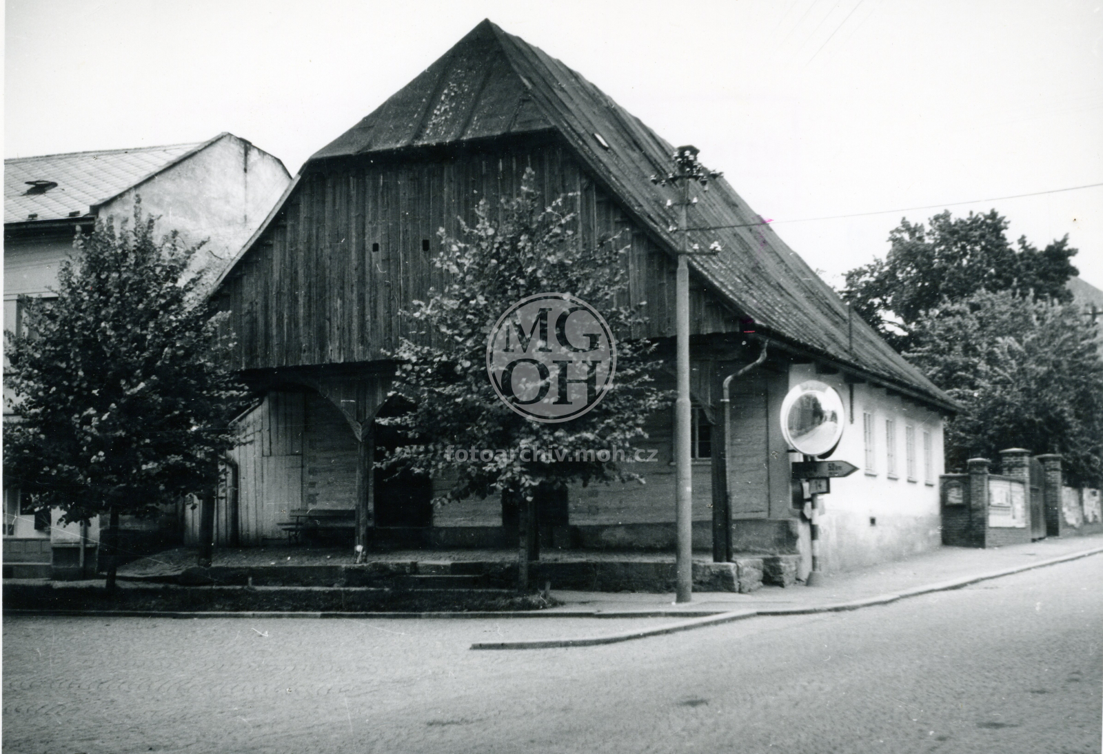 Fotografie - Náměstí (dům s předsunutým štítem) čp.56