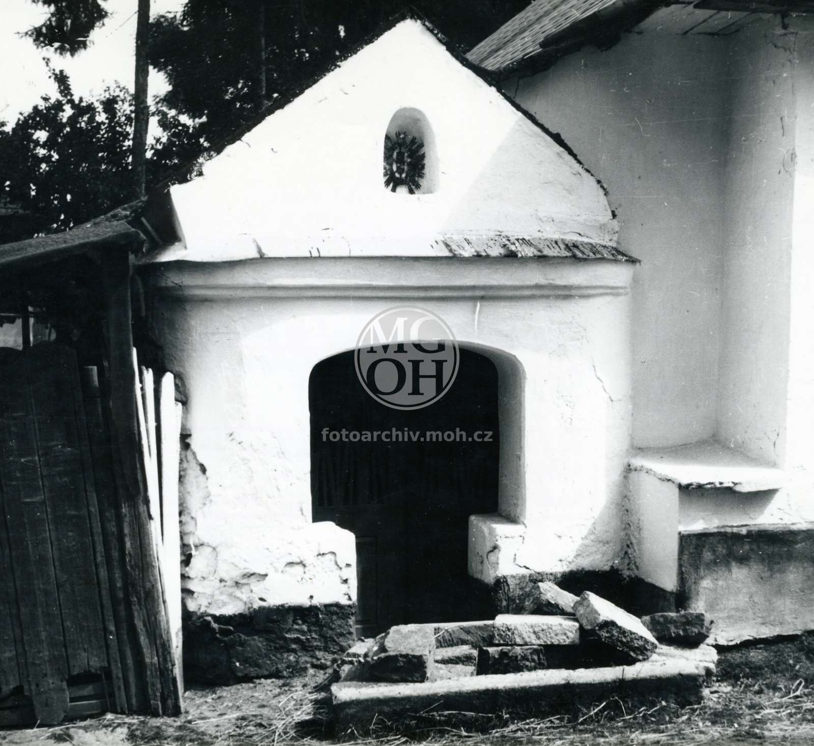 Fotografie - Kaplička pod kostelem