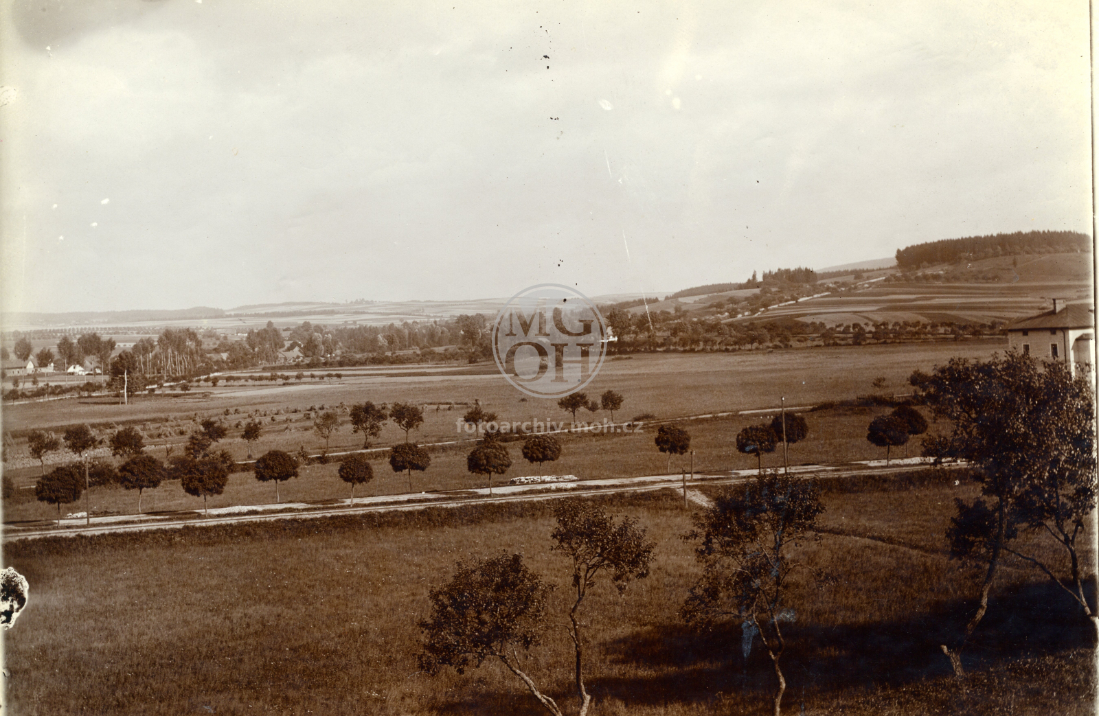 Fotografie - Pohled od hřbitova ku Dlouhé Vsi