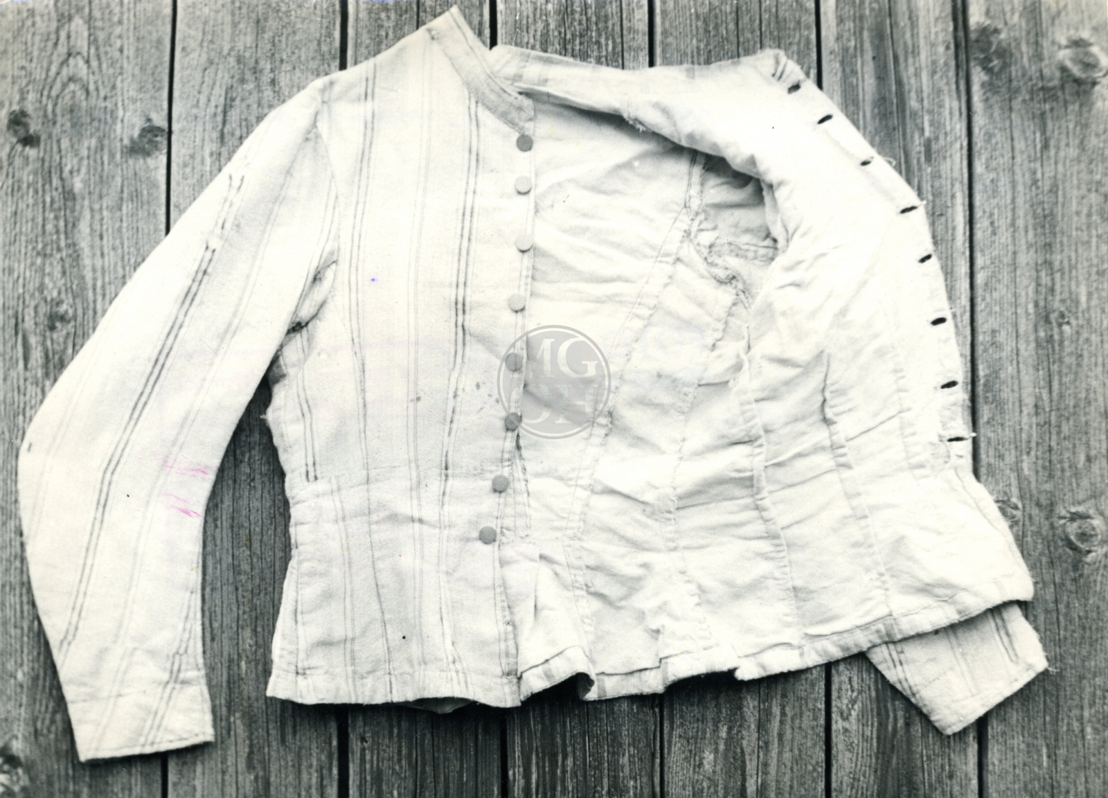 Fotografie - Jupka, pošitá bílým plátnem
Osoba: Krahulec František