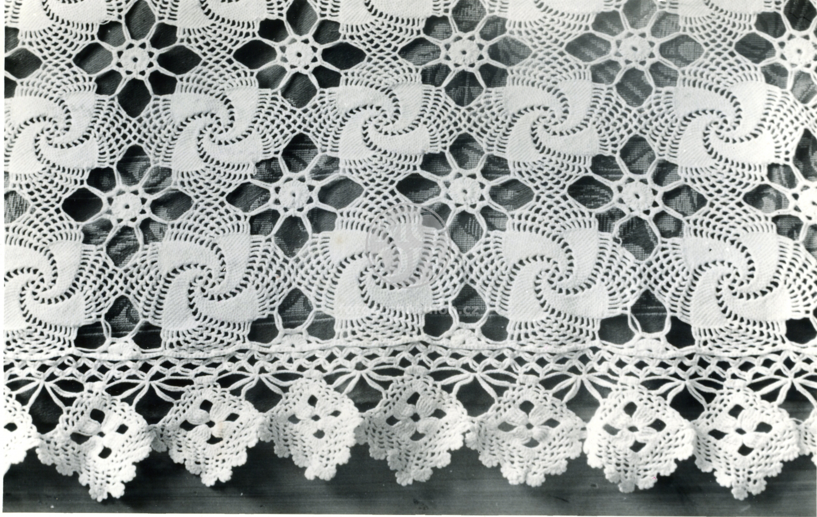 Fotografie - Sváteční háčkovaný přehoz na postel (detail)