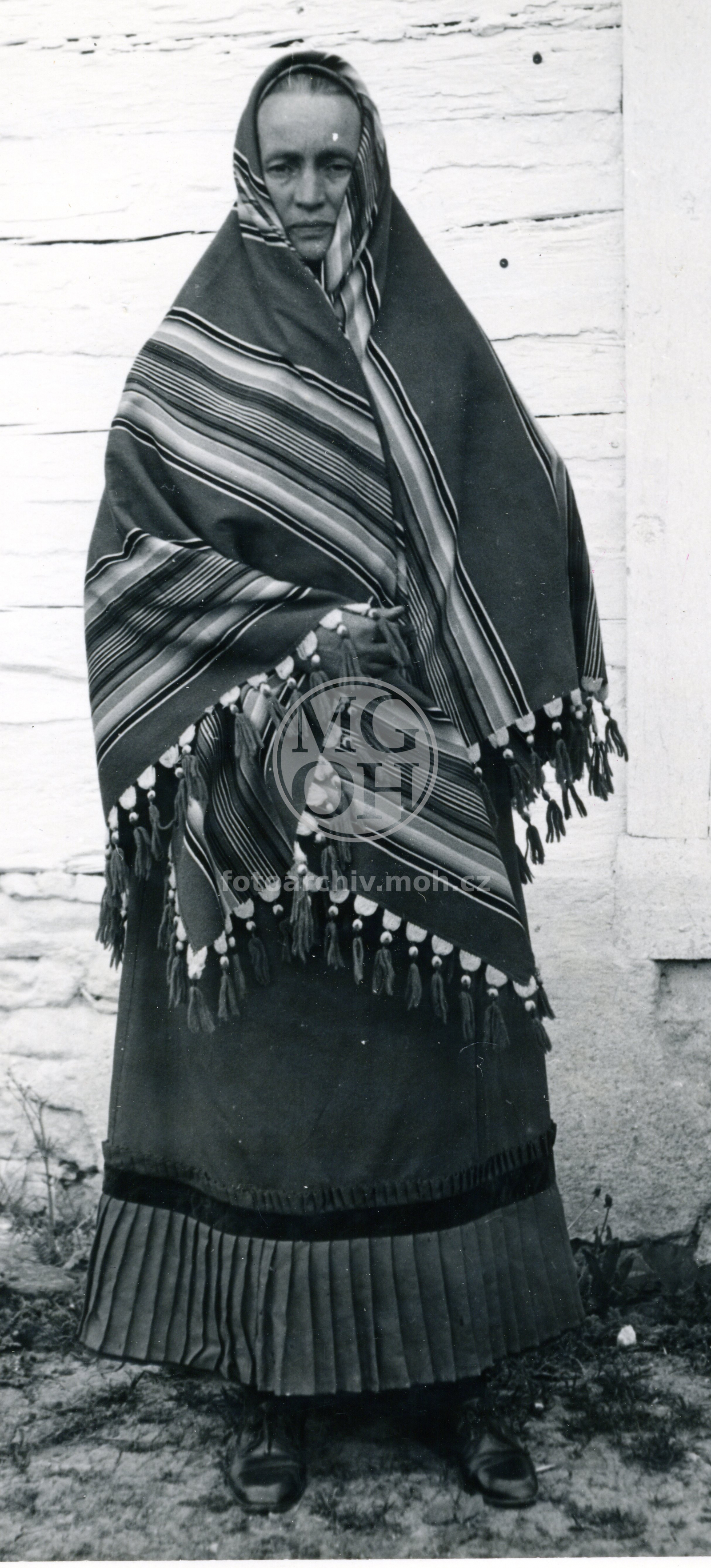 Fotografie - Sváteční oblečení s loktuškou