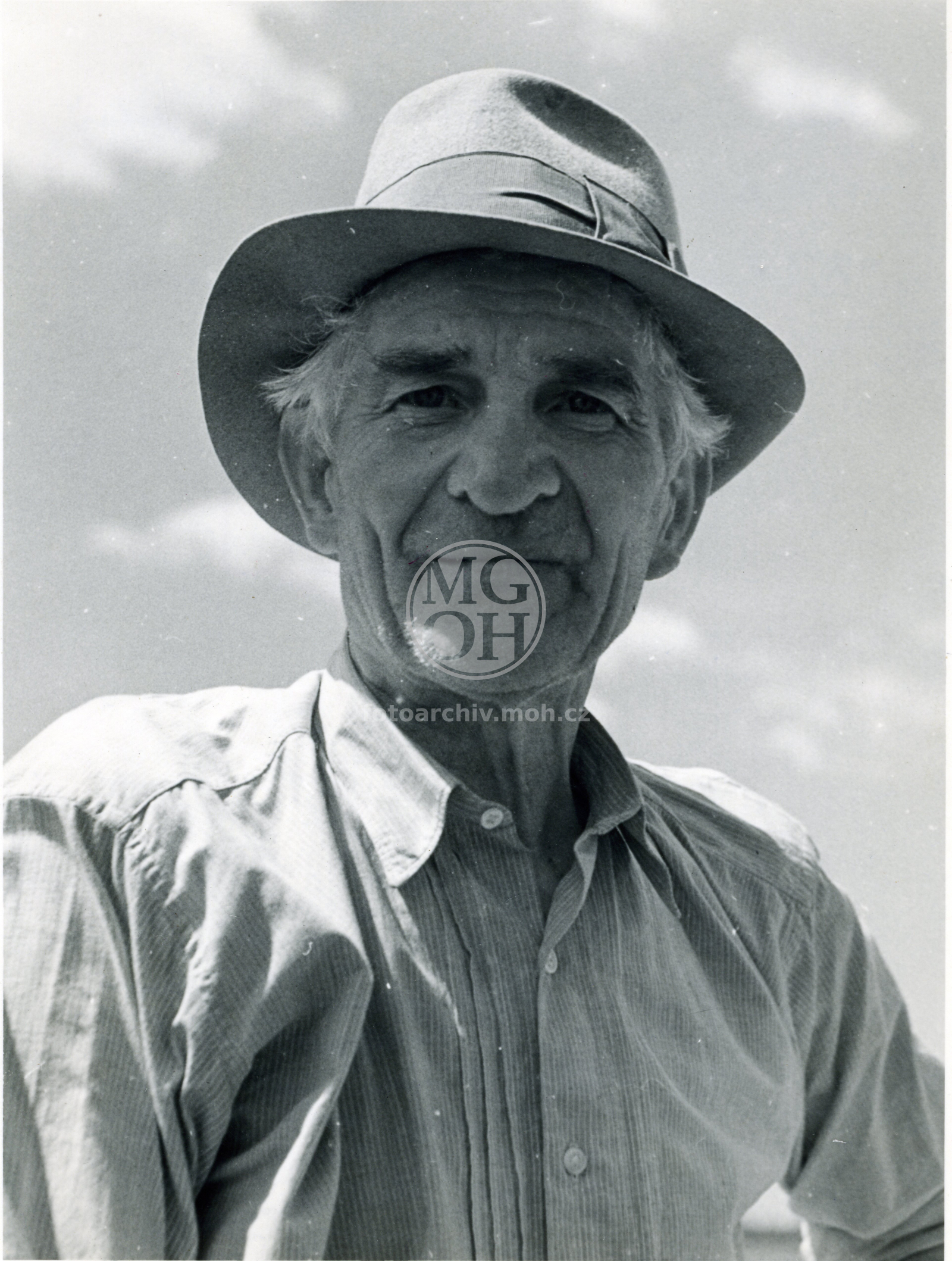 Fotografie - V letním slamáku
Osoba: Barvínek