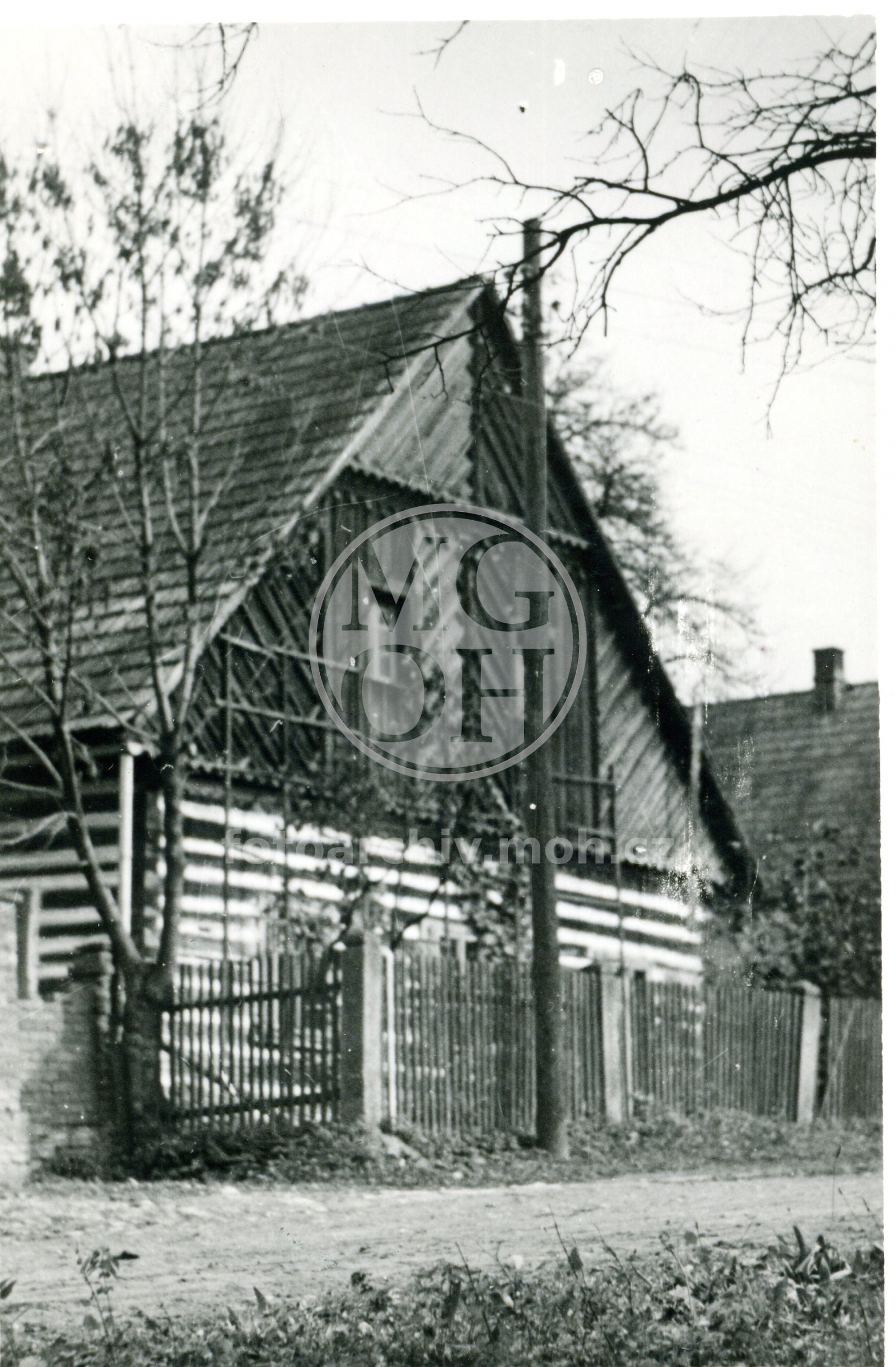 Fotografie - Chalupa u kostela