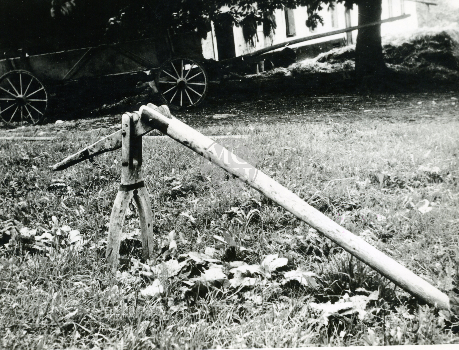 Fotografie - Dřevěný hever na zvedání vozu
