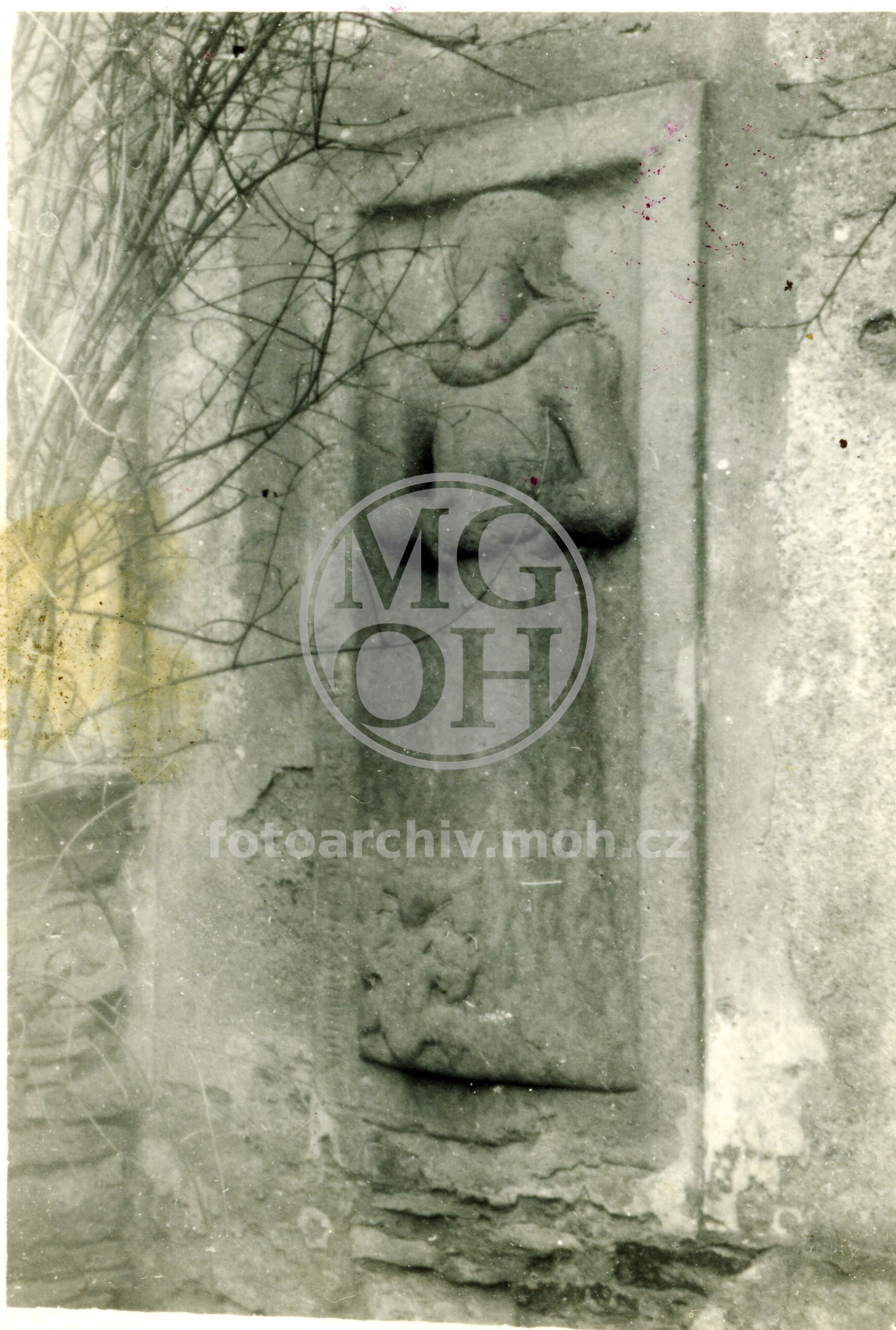 Fotografie -  Náhrobní kámen na Kostnici
Osoba: Alžběta, manželka Jana  Tamchyny (+1619)