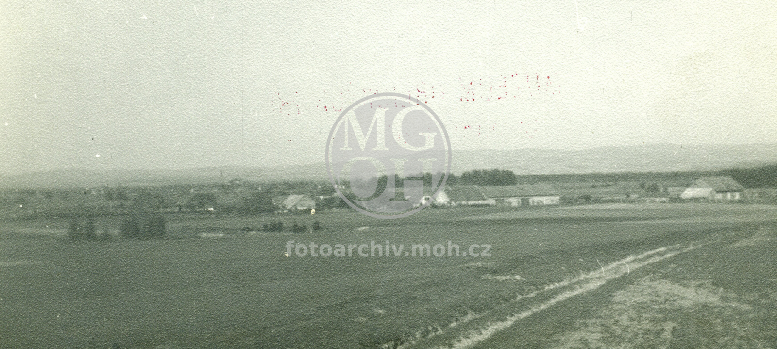 Fotografie - Dvůr Tošov - pohled ze Chřibů - od západu