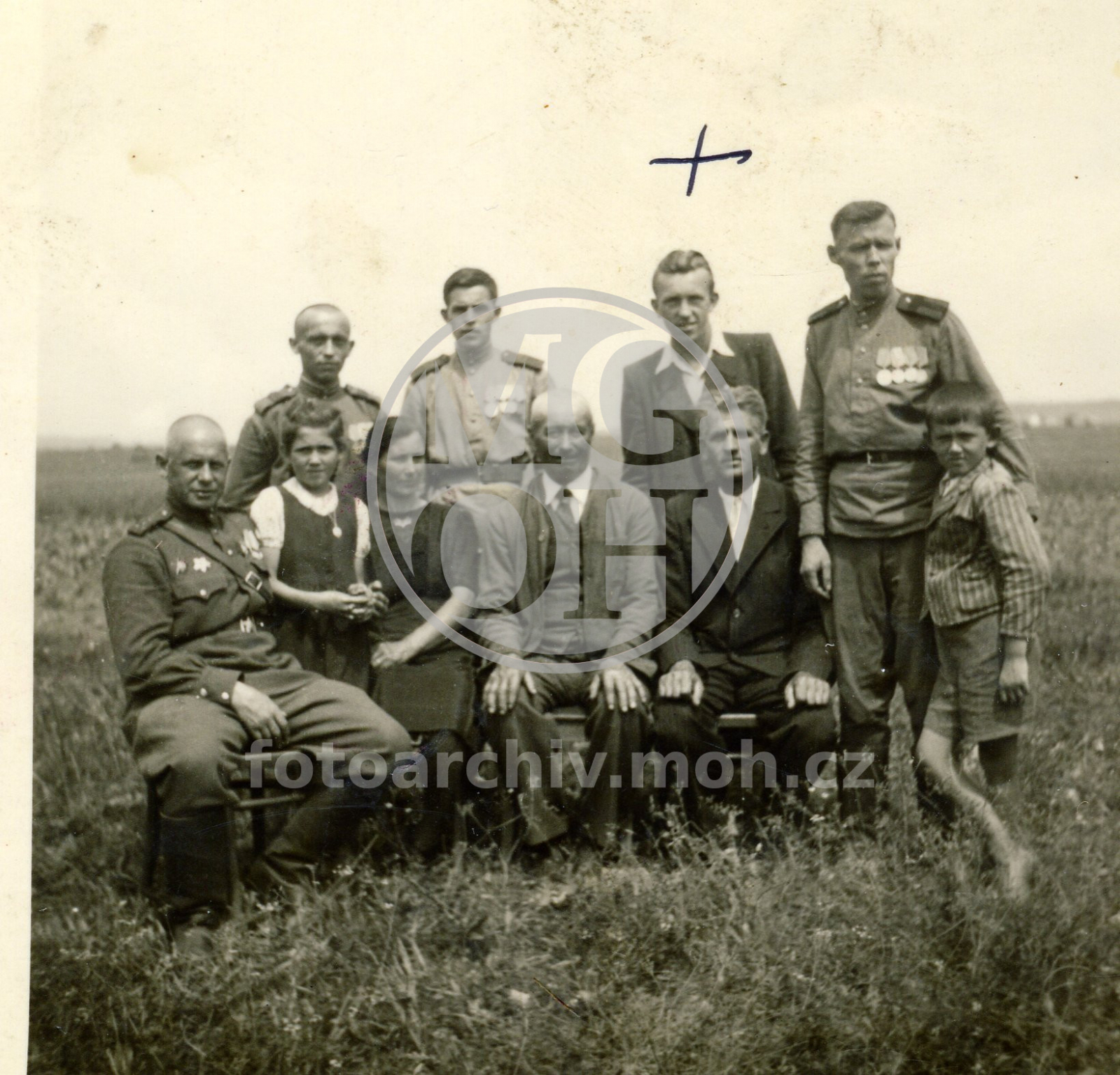 Fotografie - Rusové mezi nimi syn a tchán J. Baška