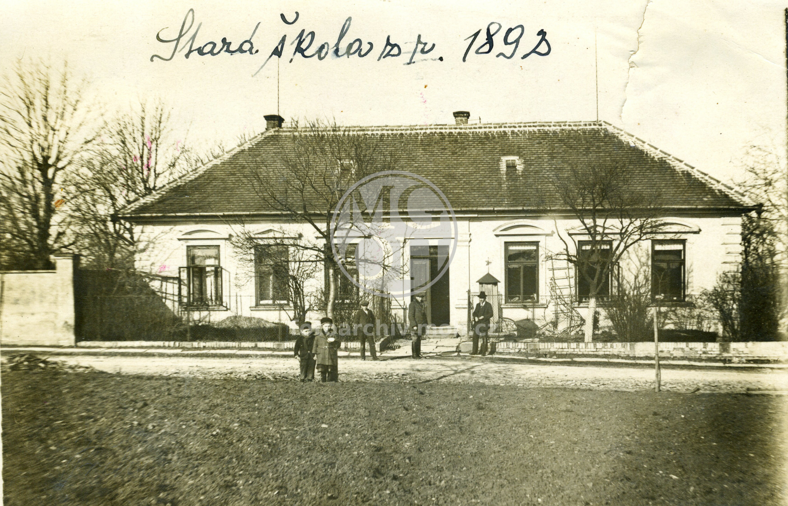Fotografie - Stará škola z r. 1892