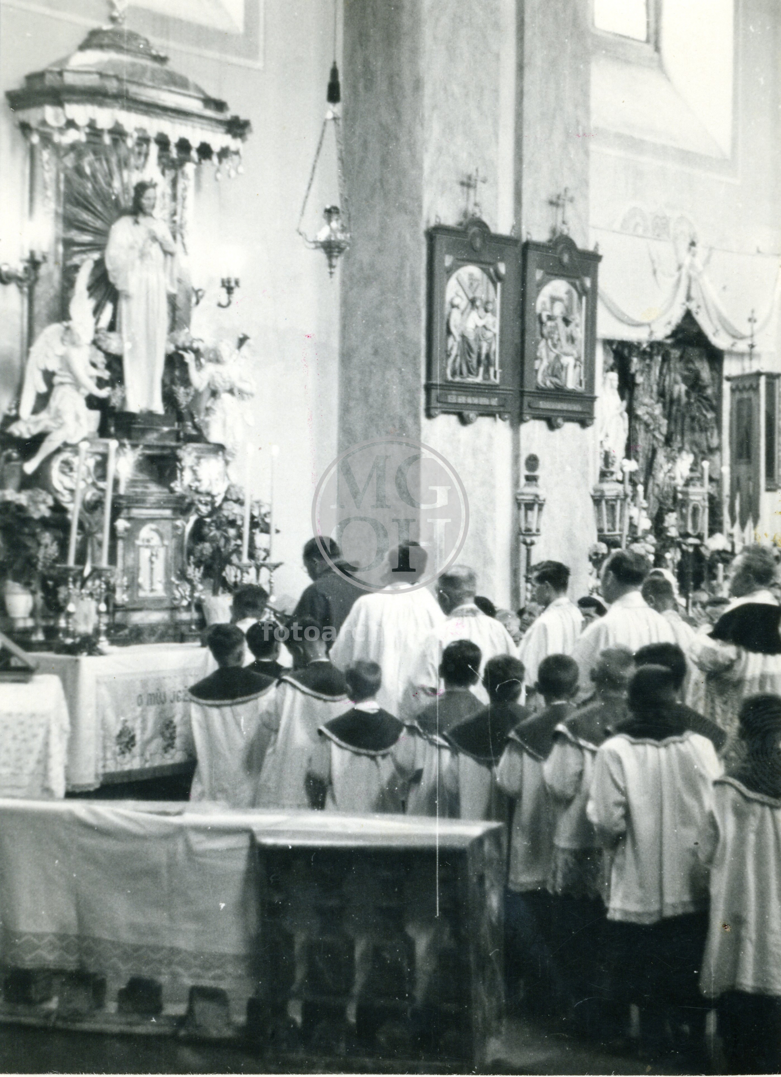 Fotografie - Primice Jos. Uhlíře na kněze, farní chrám