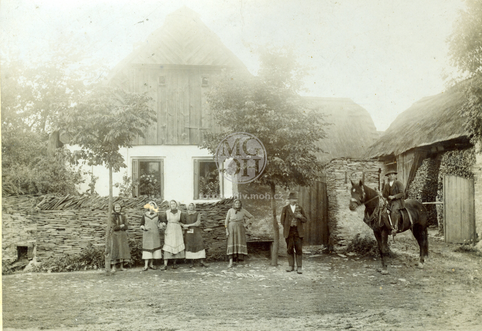 Fotografie - Stavení - zbouráno 1947 
Osoba: Frýzlovi