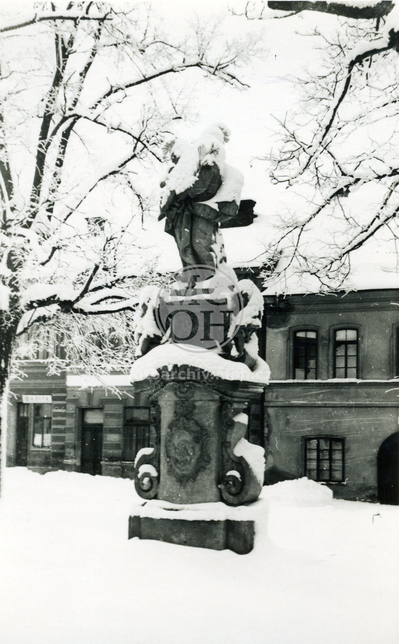 Fotografie - Plastika barokní Sv. Josefa na Novém náměstí