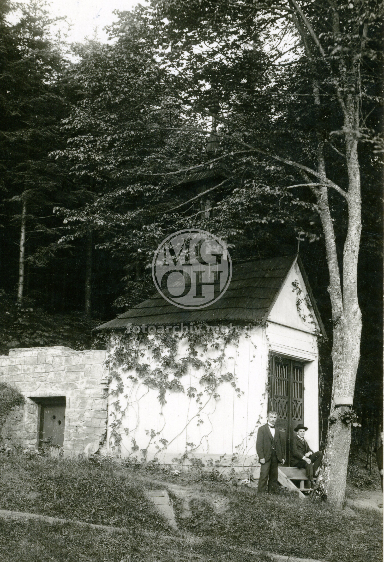 Fotografie - Studánka, bývalá kaplička z konce 19. století