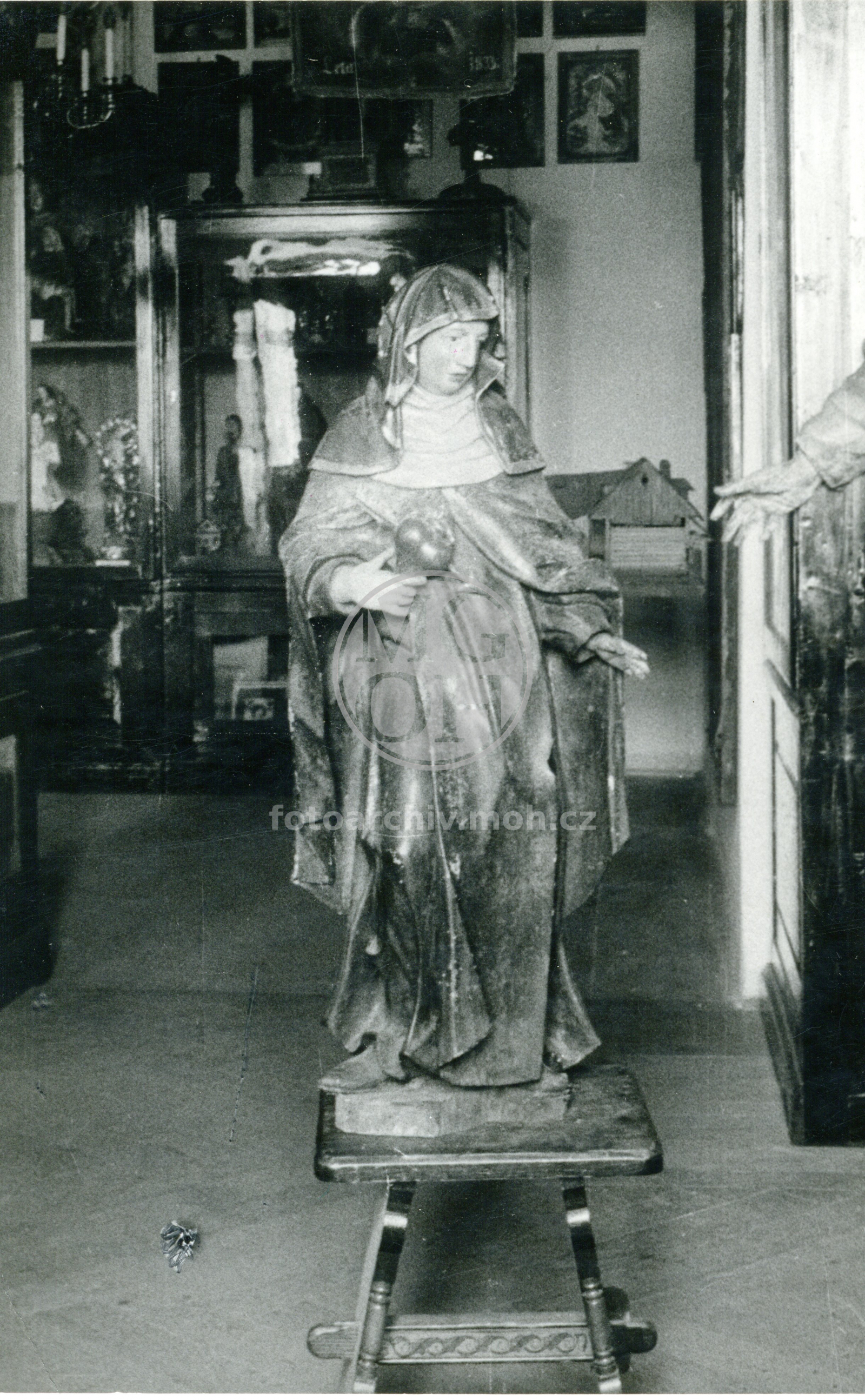 Fotografie - Socha Sv. Terezie - dřevořezba z pol. 18. stol.