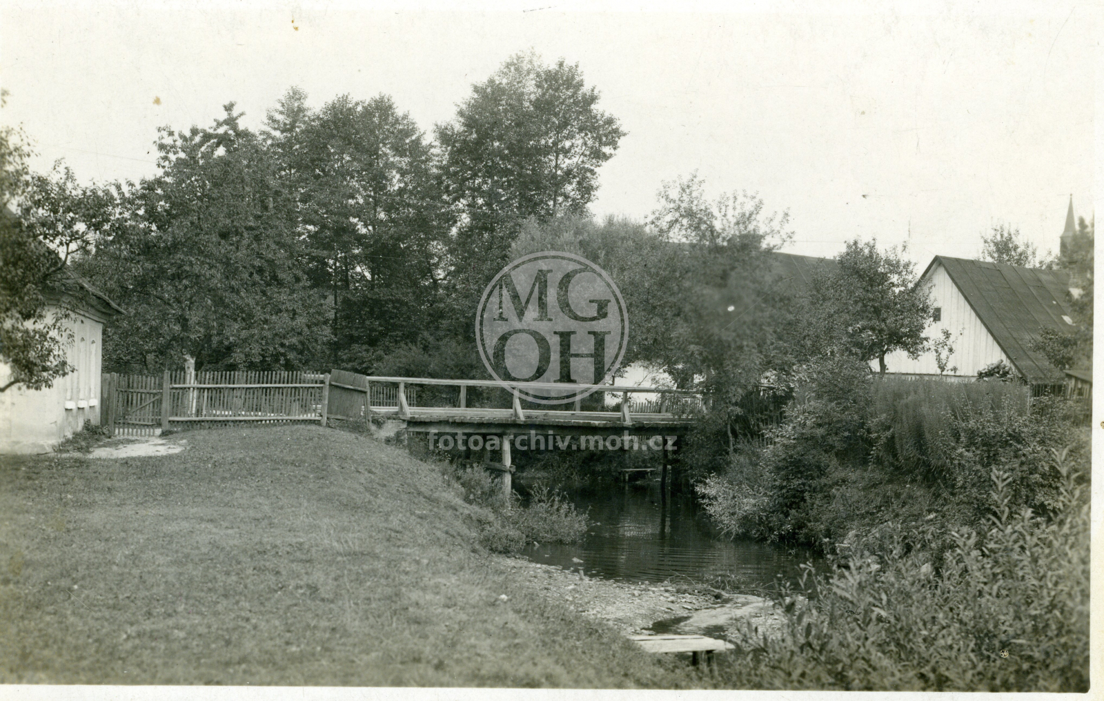 Fotografie - Dřevěný most přes Kněžnu