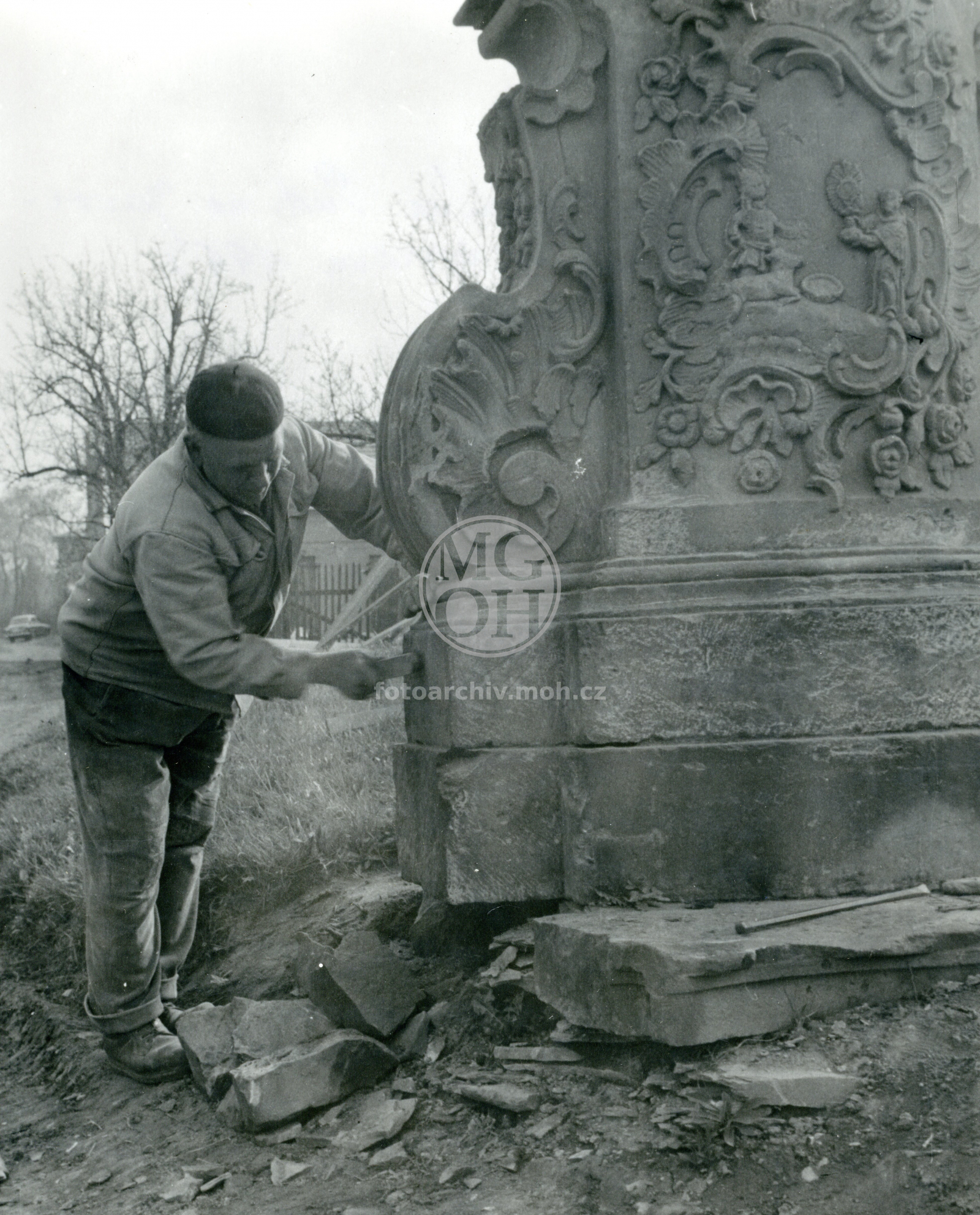 Fotografie - Socha Sv. Antonína  Paduánského - oprava- detail
