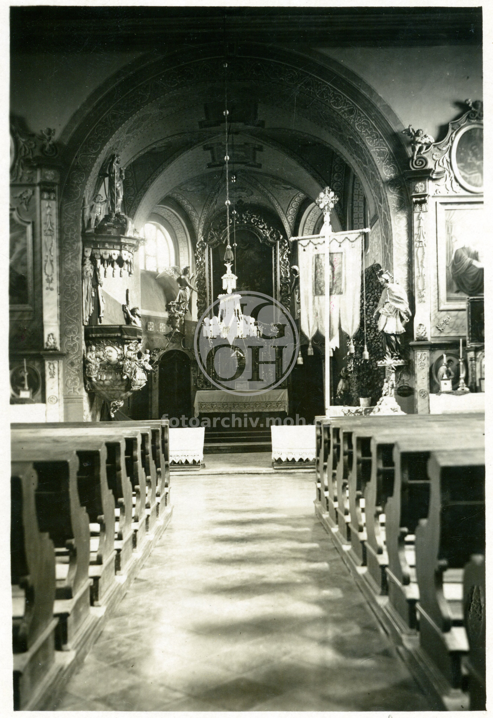 Fotografie - Vnitřek kostela