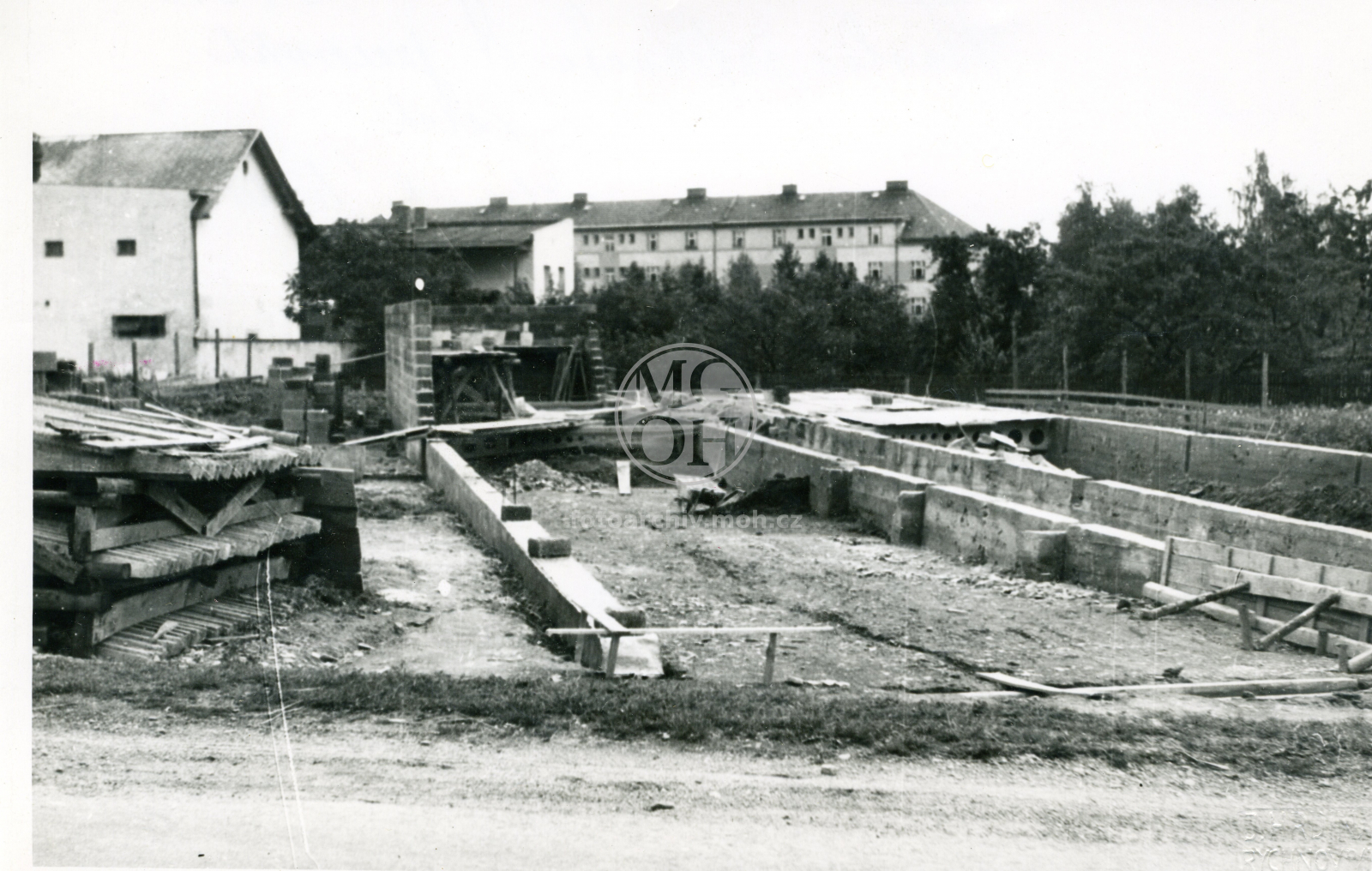 Fotografie - Stavba internátu Stavebních pracovních záloh