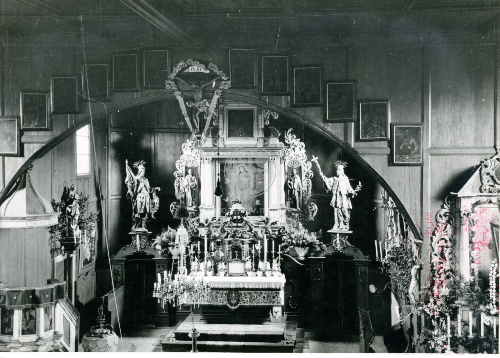 Fotografie - Vnitřek kostela