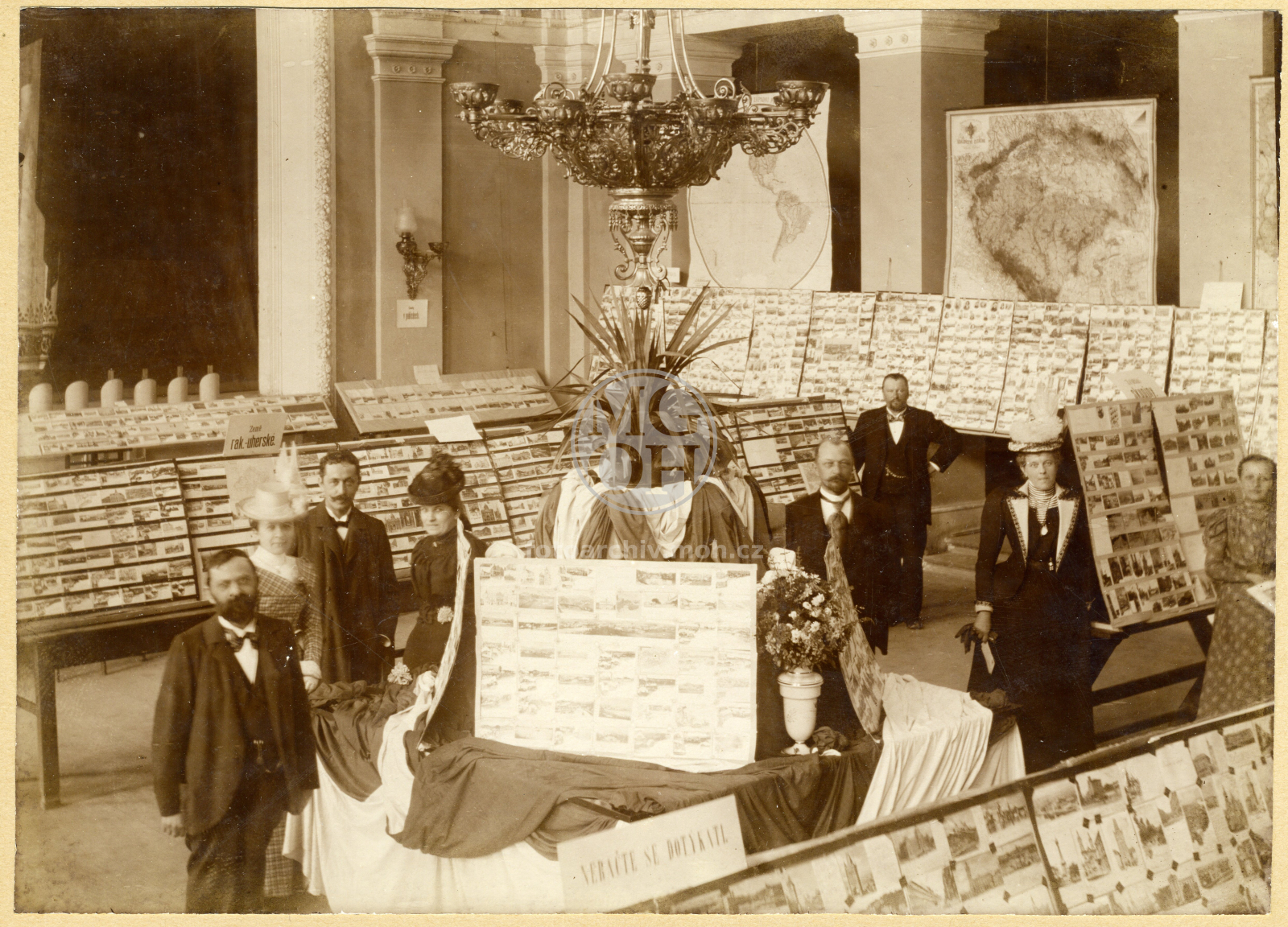 Fotografie - Výstava pohlednic v Národním domě