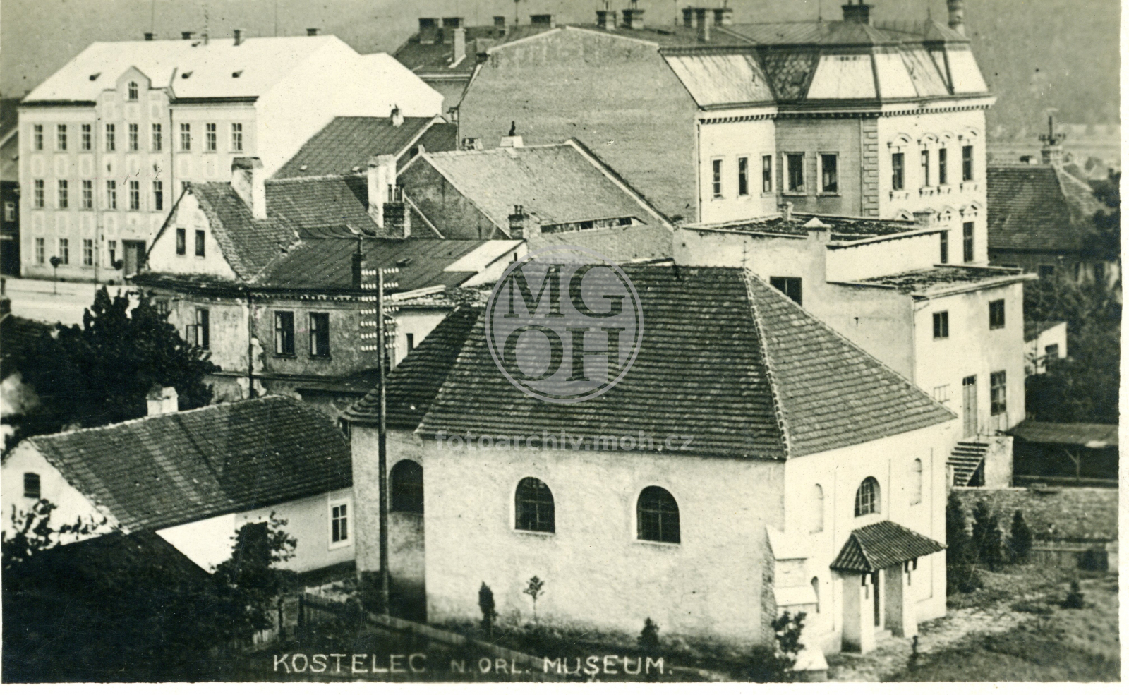 Fotografie - Ulice a části města -pavilony, odhalení pomníku TGM