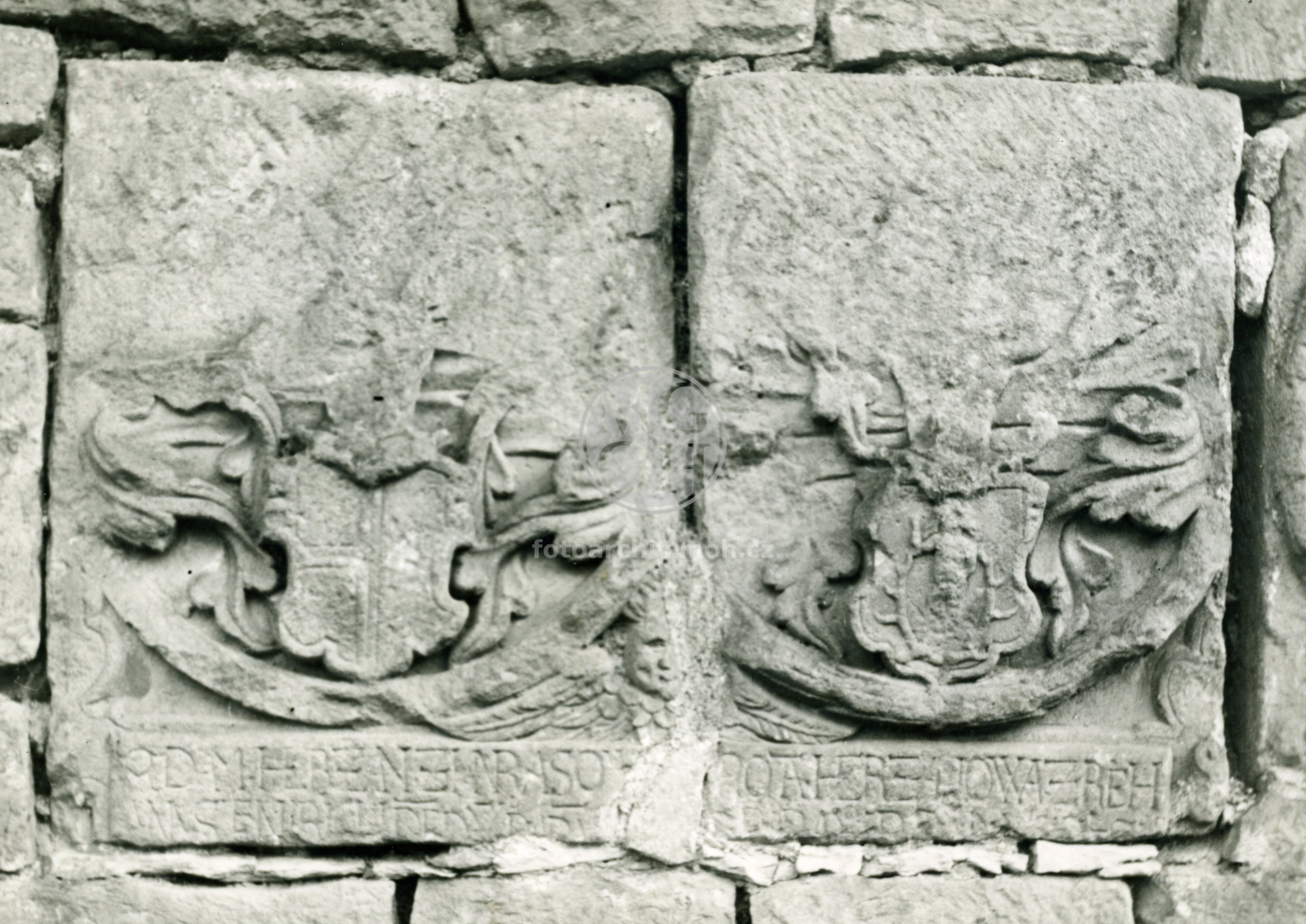 Fotografie - Kamenné sochy ve městě