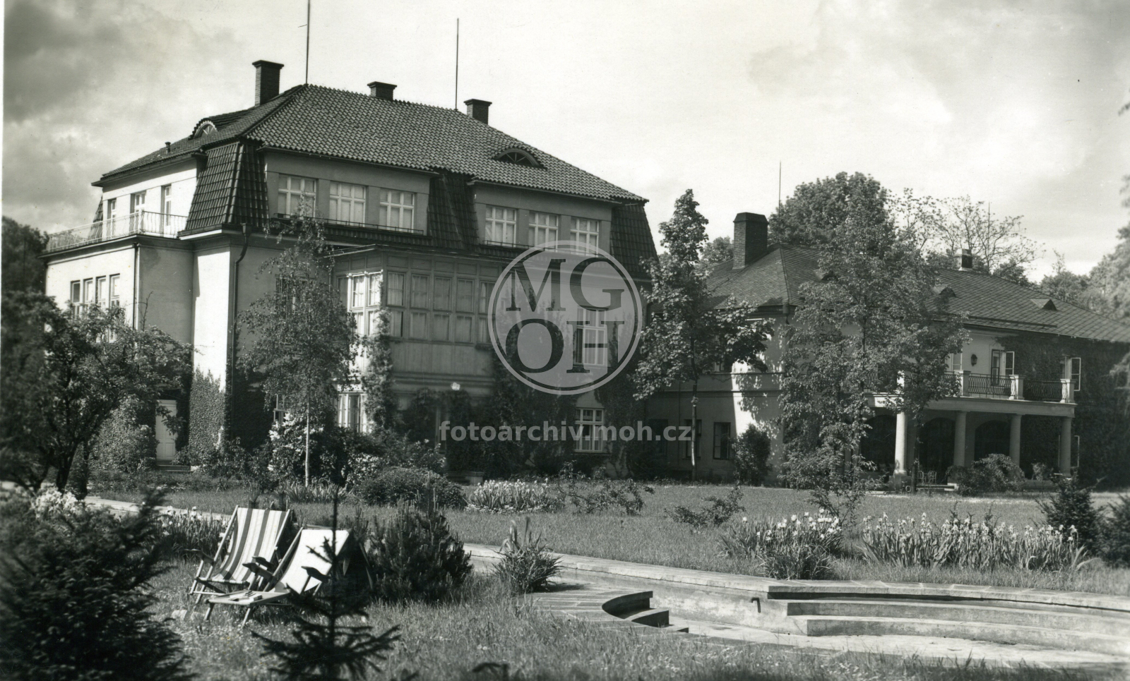 Fotografie - Celk. pohled, nám., Peliny