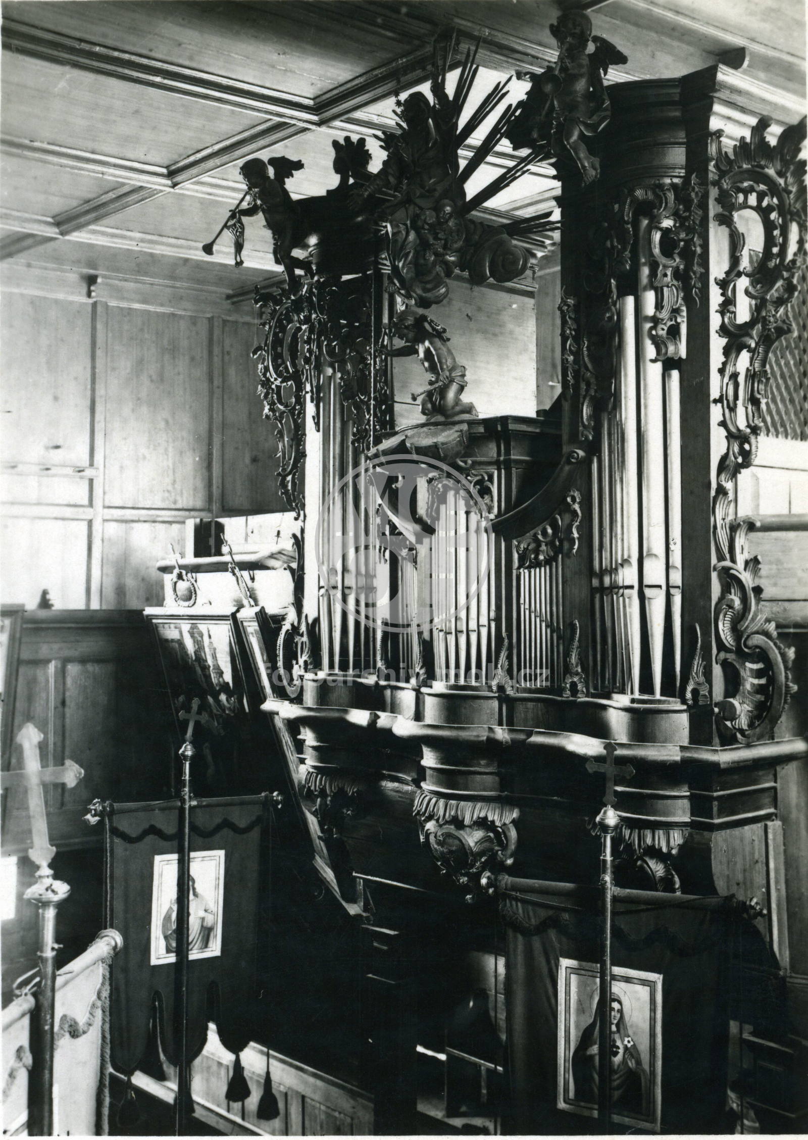 Fotografie - Kostel - interier, stodola - interier, socha Ecce homo