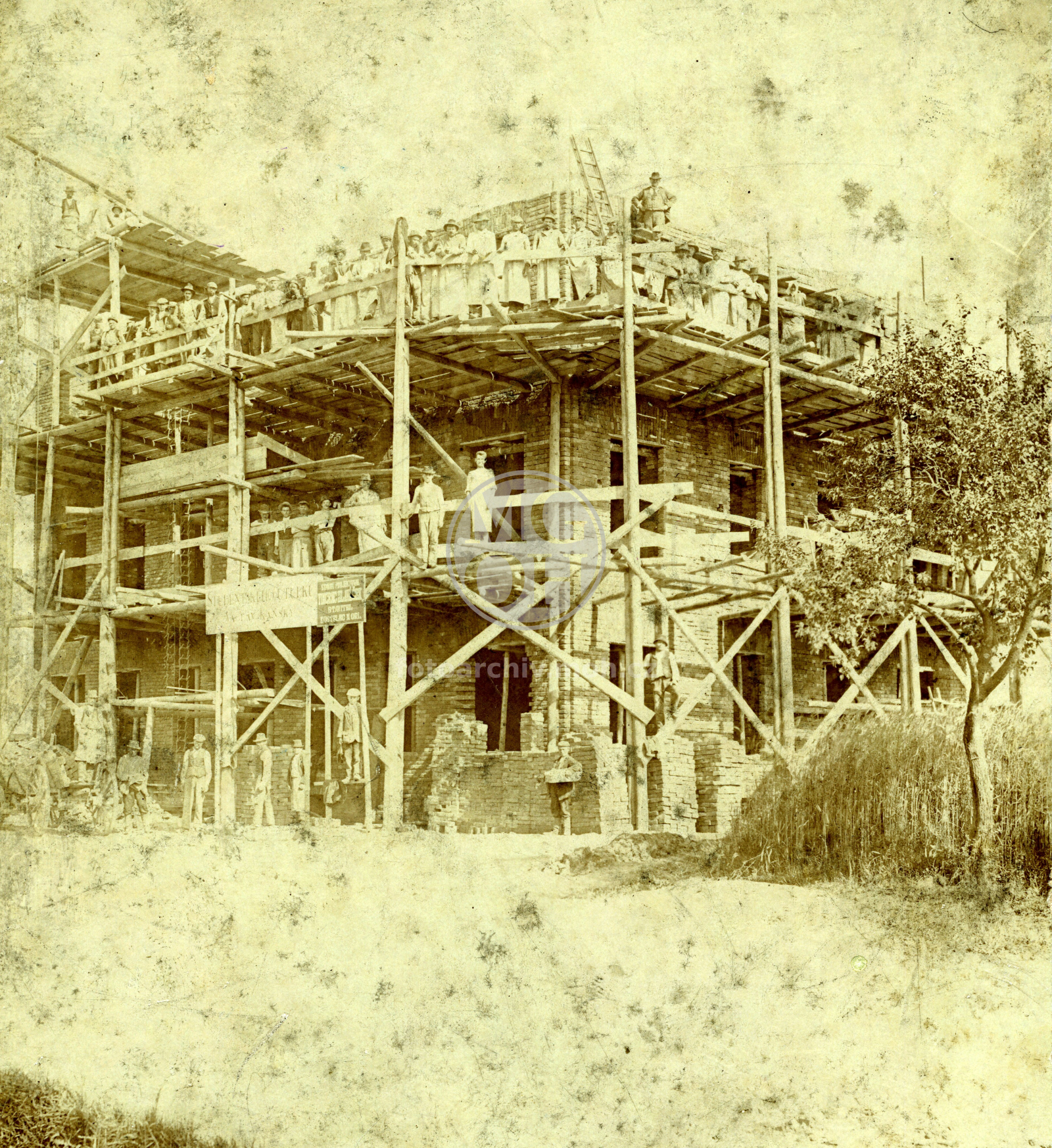 Fotografie - Stavba studentského útulku