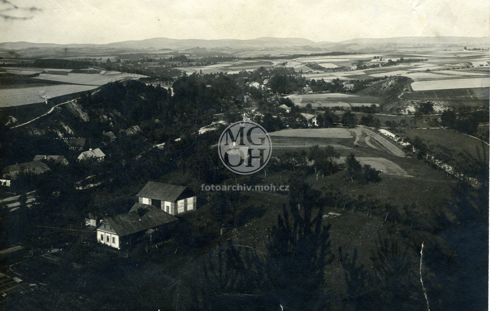 Fotografie - Rokytnice náměstí, Panoráma - slavnost, pohled na Deštnou, Liberk, bratrská borovice, chalupa, Zdobnice, Šerlich, pohled z habrovské skály, soutok Zdobnice, Čihák, pohled z Deštného, Velká Zdobnice, fara Dobřany, Skuhrov n. B., Suchý vrch