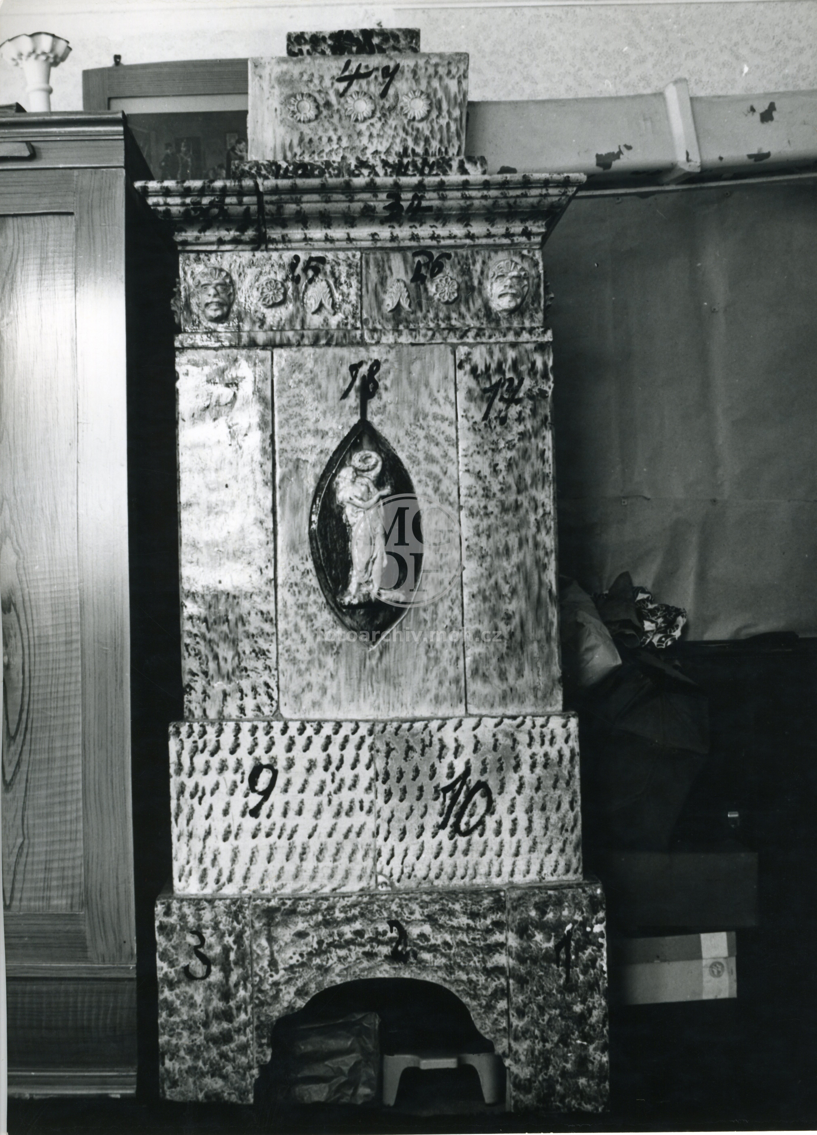 Fotografie - Kachlová kamna u Dr. Květoňové