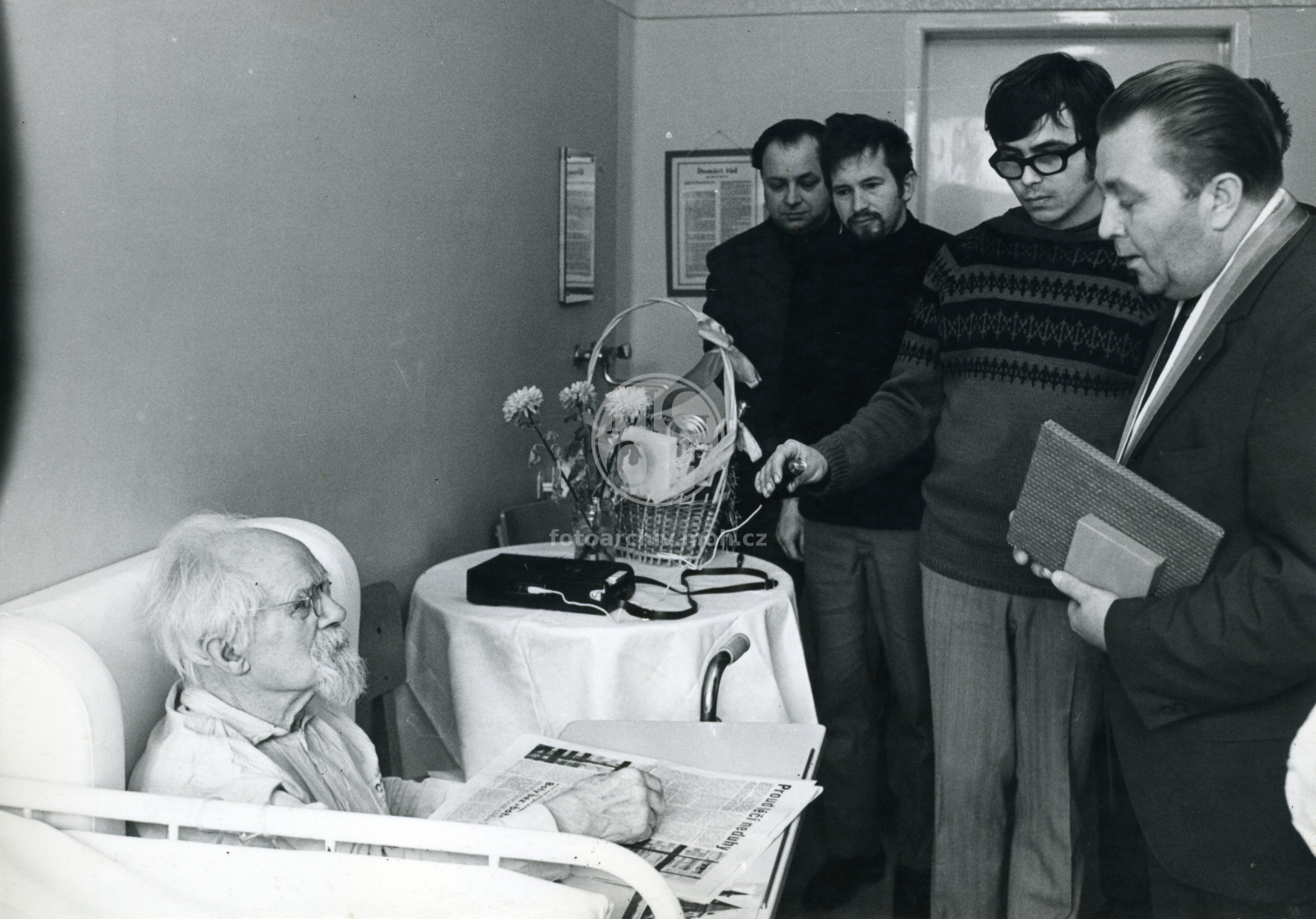 Fotografie - Portrét L. K.  -  85 let (pořízeno v nemocnici) 
Osoba:  Leoš Kubíček [sochař, řezbář]