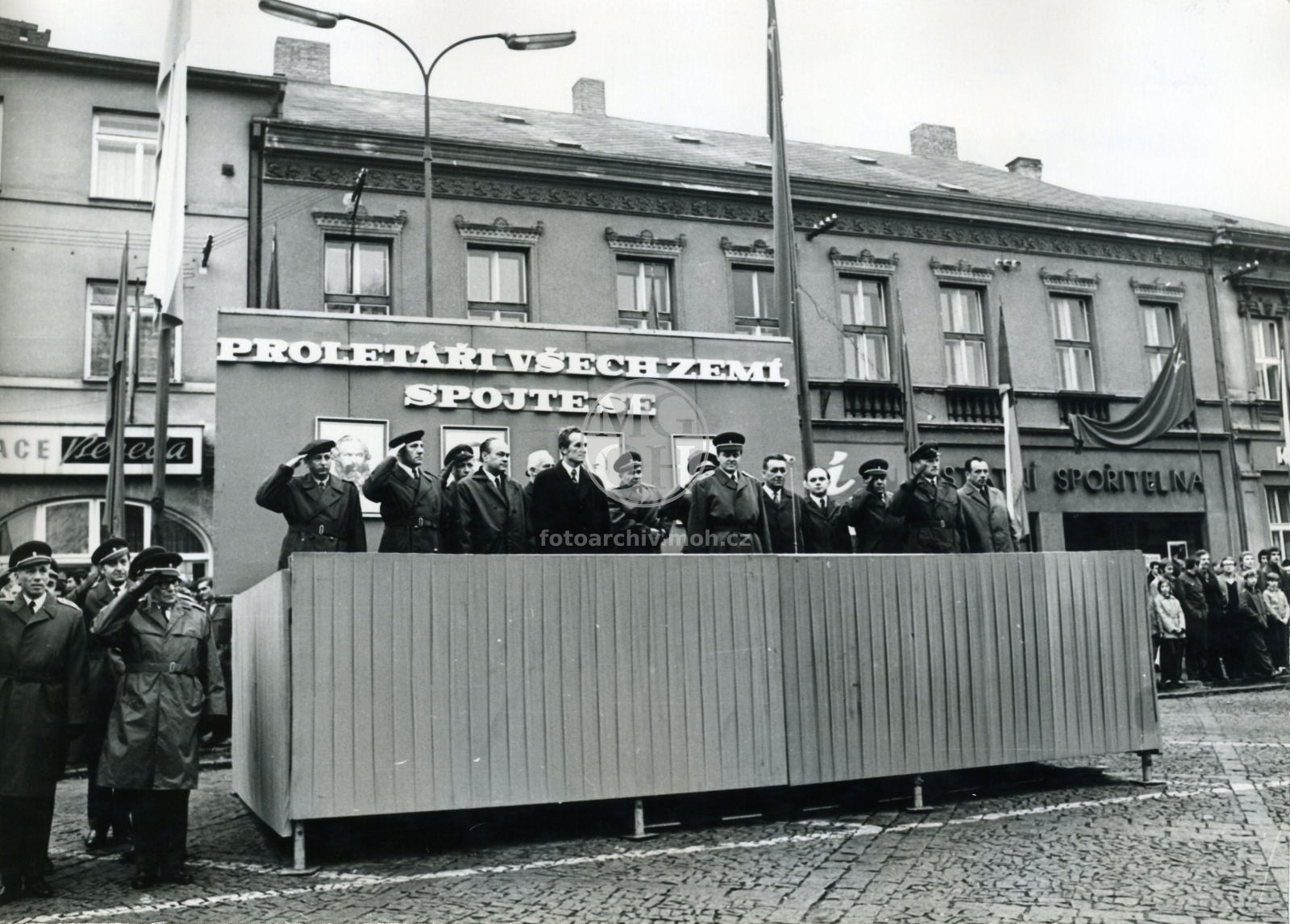 Fotografie - Přísaha - tribuna pro čestné hosty