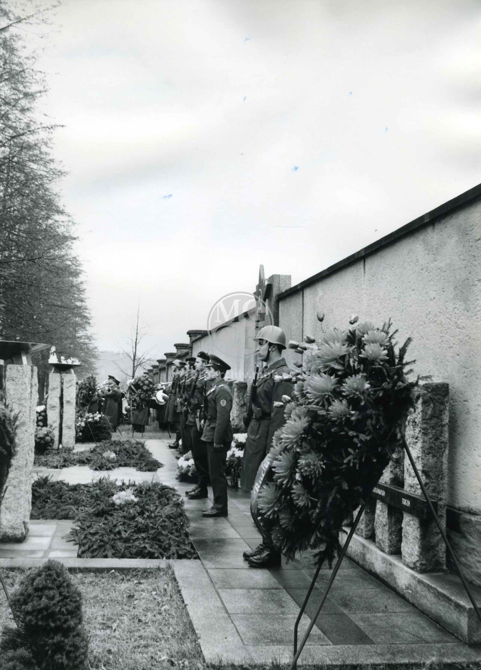 Fotografie - Pokládání věnců k hrobu RA