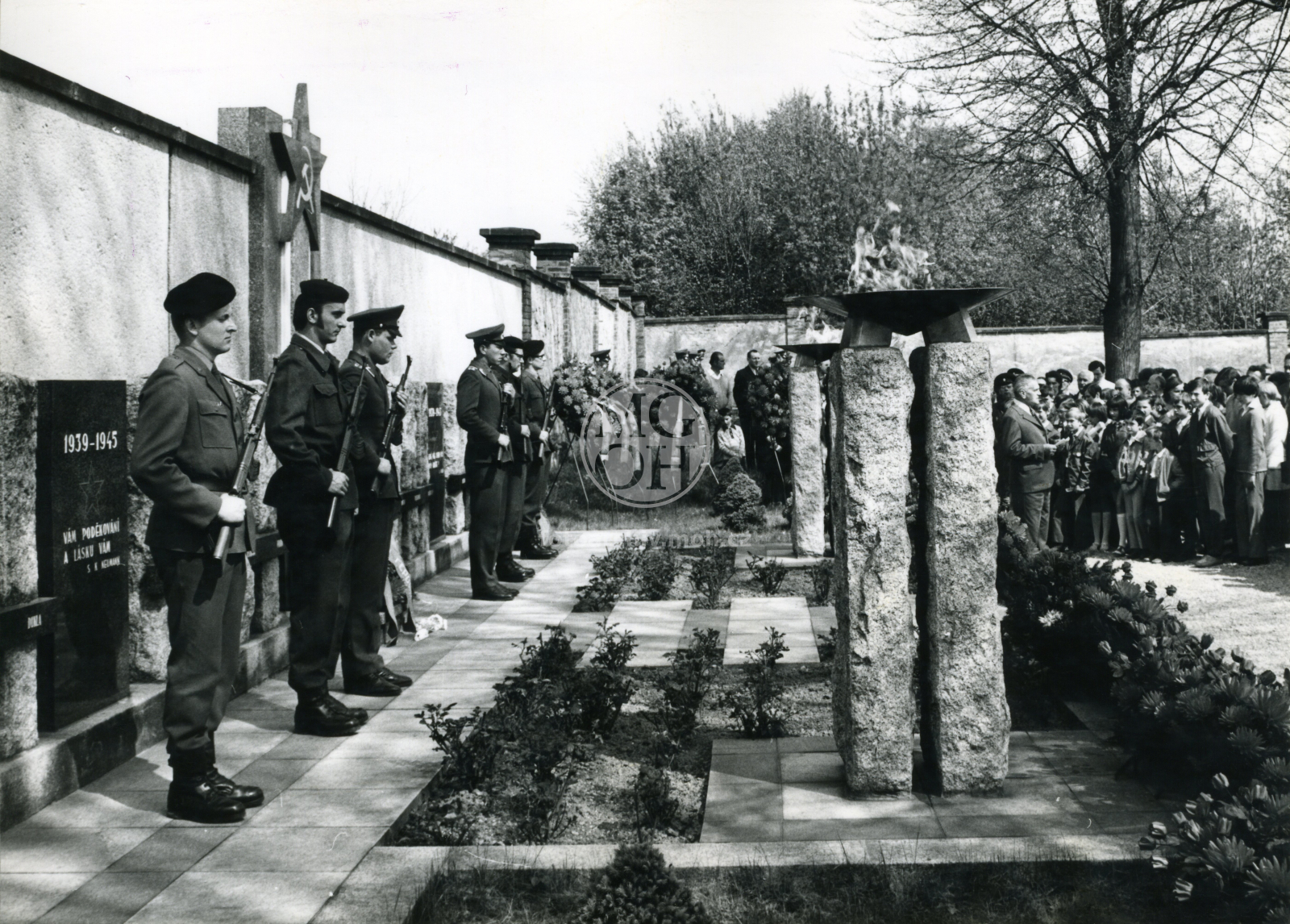 Fotografie - Pokládání věnců k hrobu RA