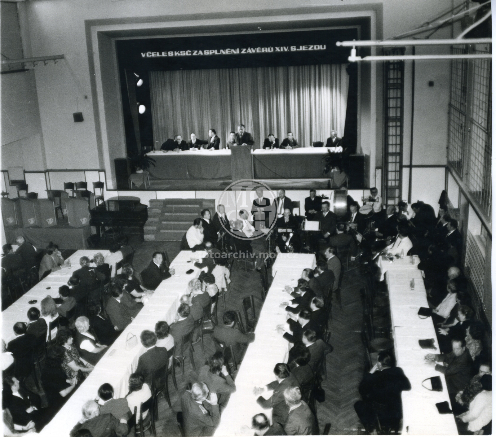 Fotografie - Shromáždění  k 28. výročí osvobození