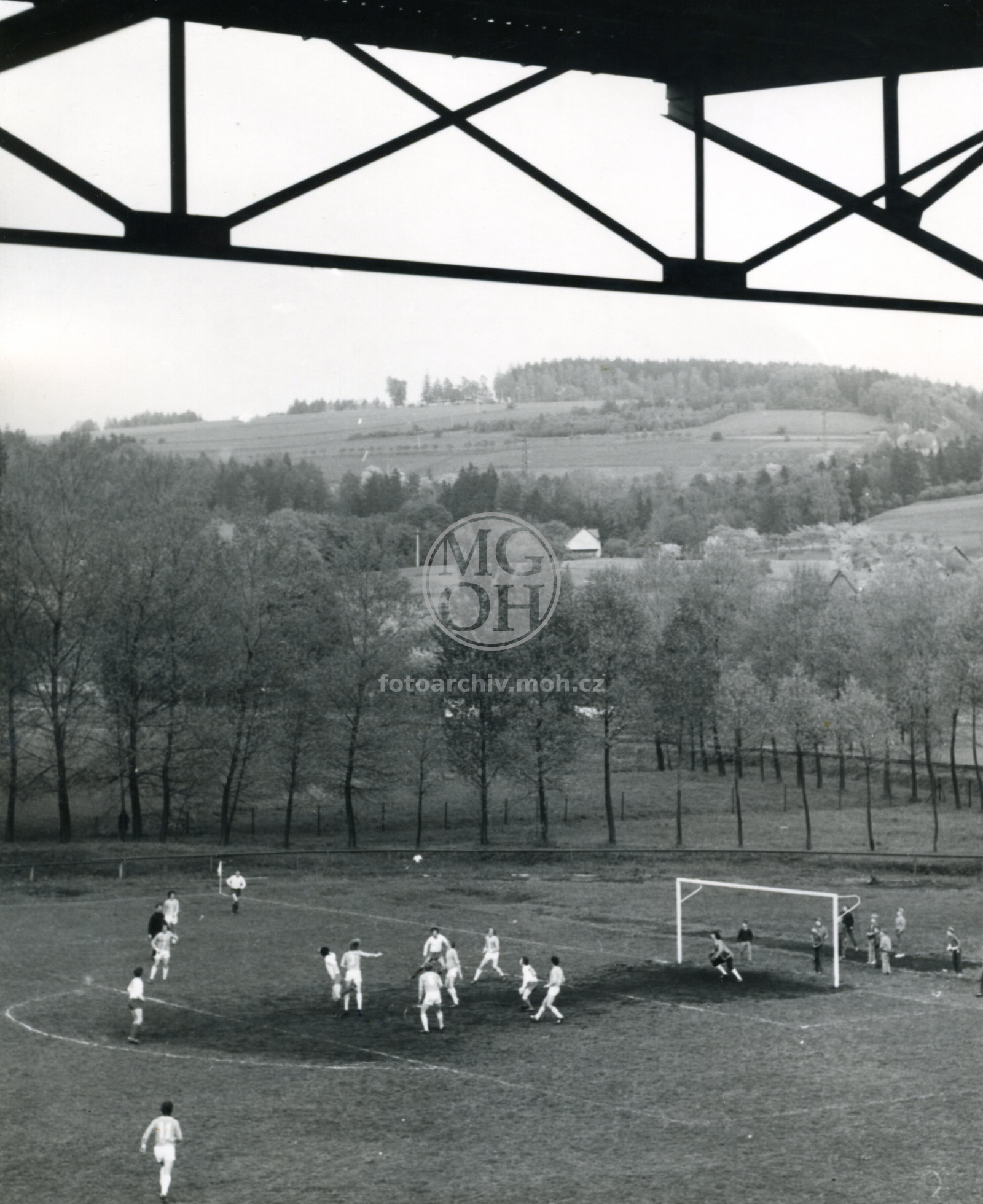 Fotografie - Utkání mezi jedenáctkou okresu a Gernike (něm.)