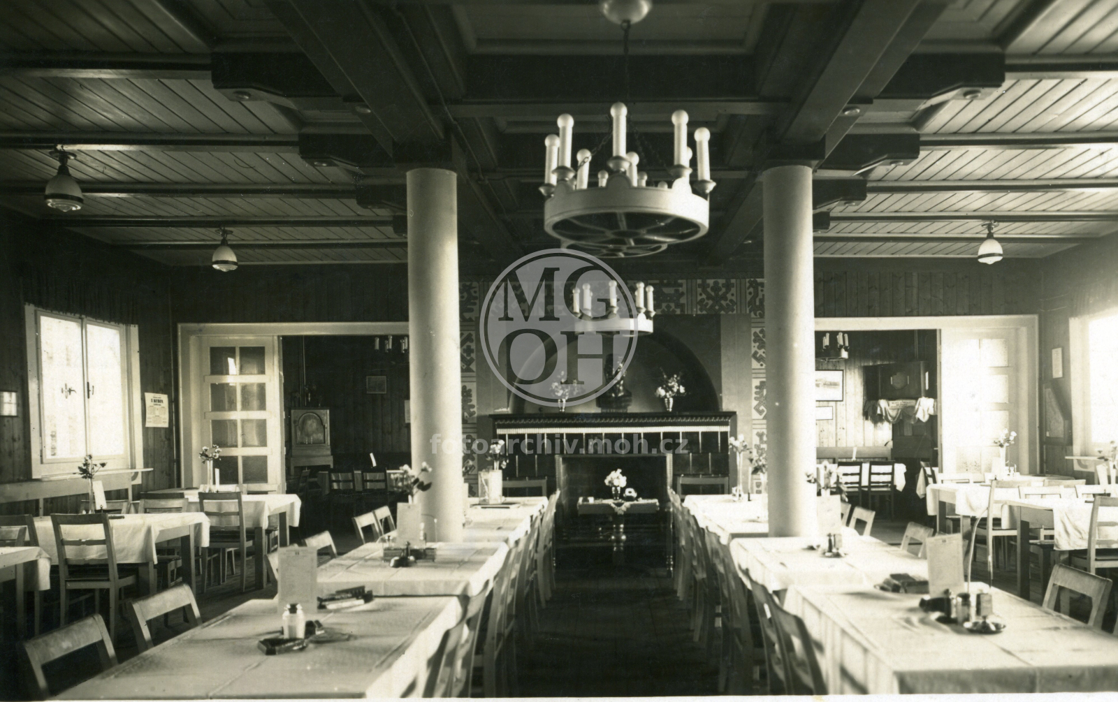 Fotografie - Kramářova chata - interiér restaurace