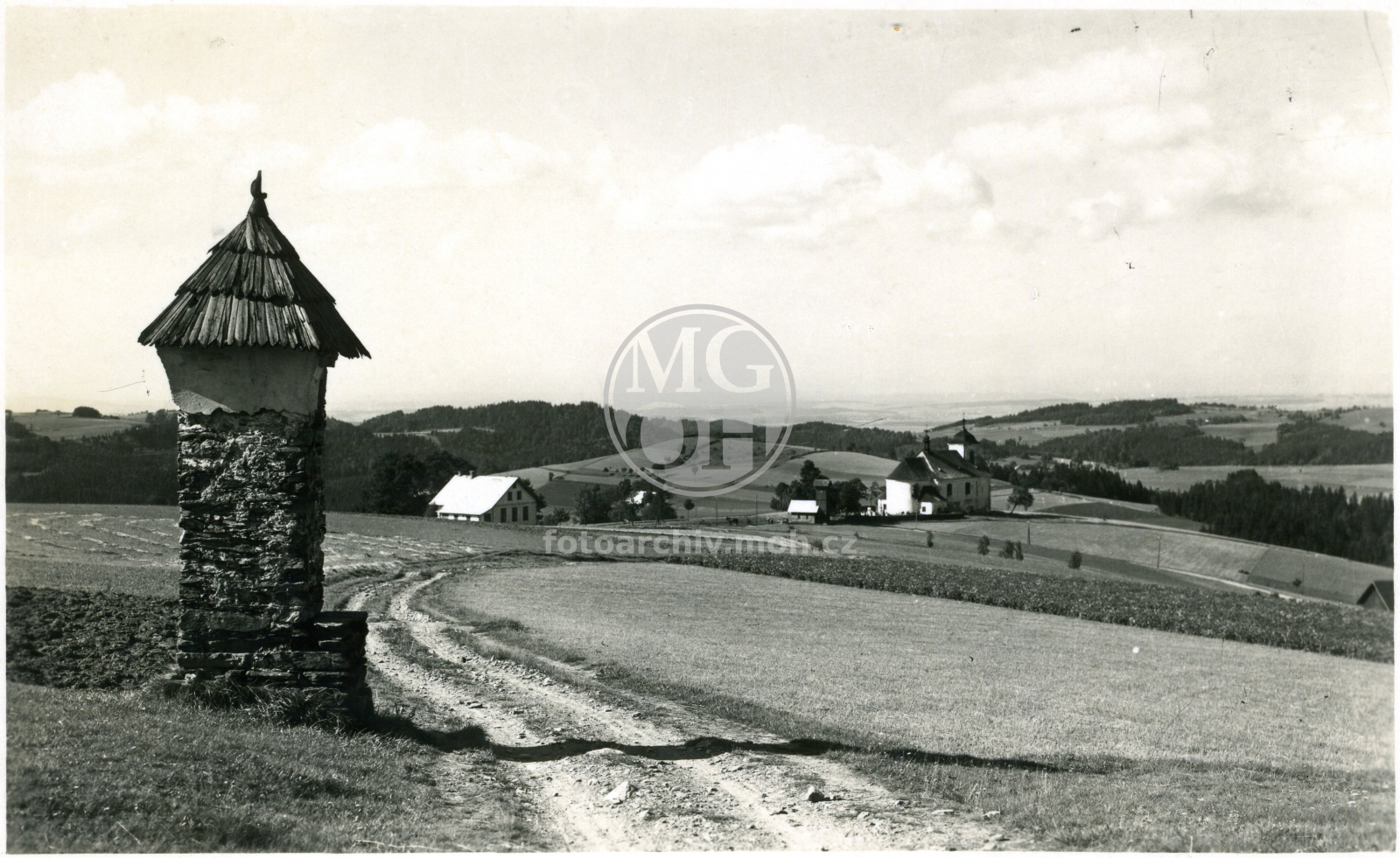 Fotografie - Boží muka u kostela sv. Matouše