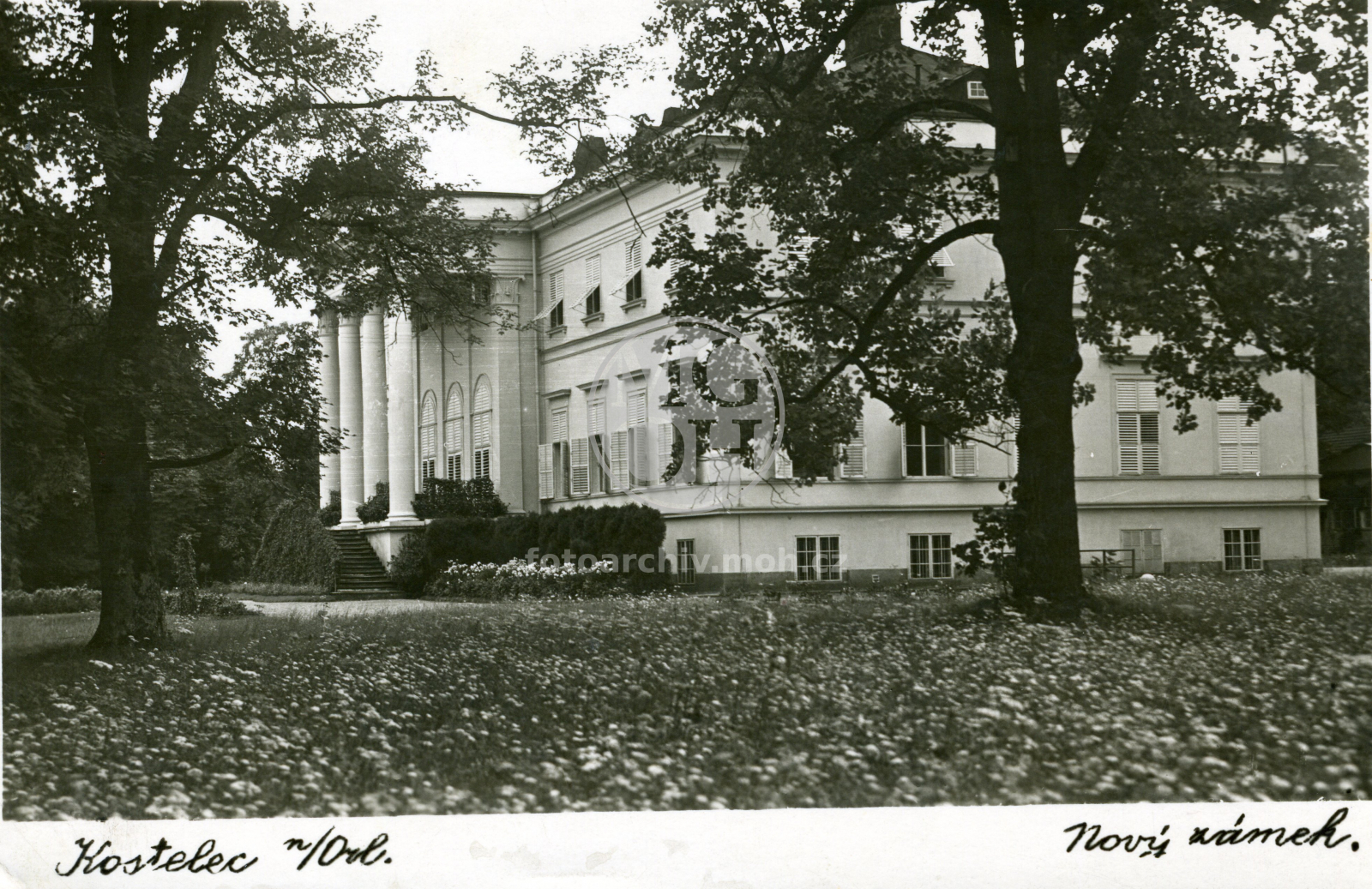 Fotografie - Nový zámek pohled od severovýchodu (průčelí a boční část)