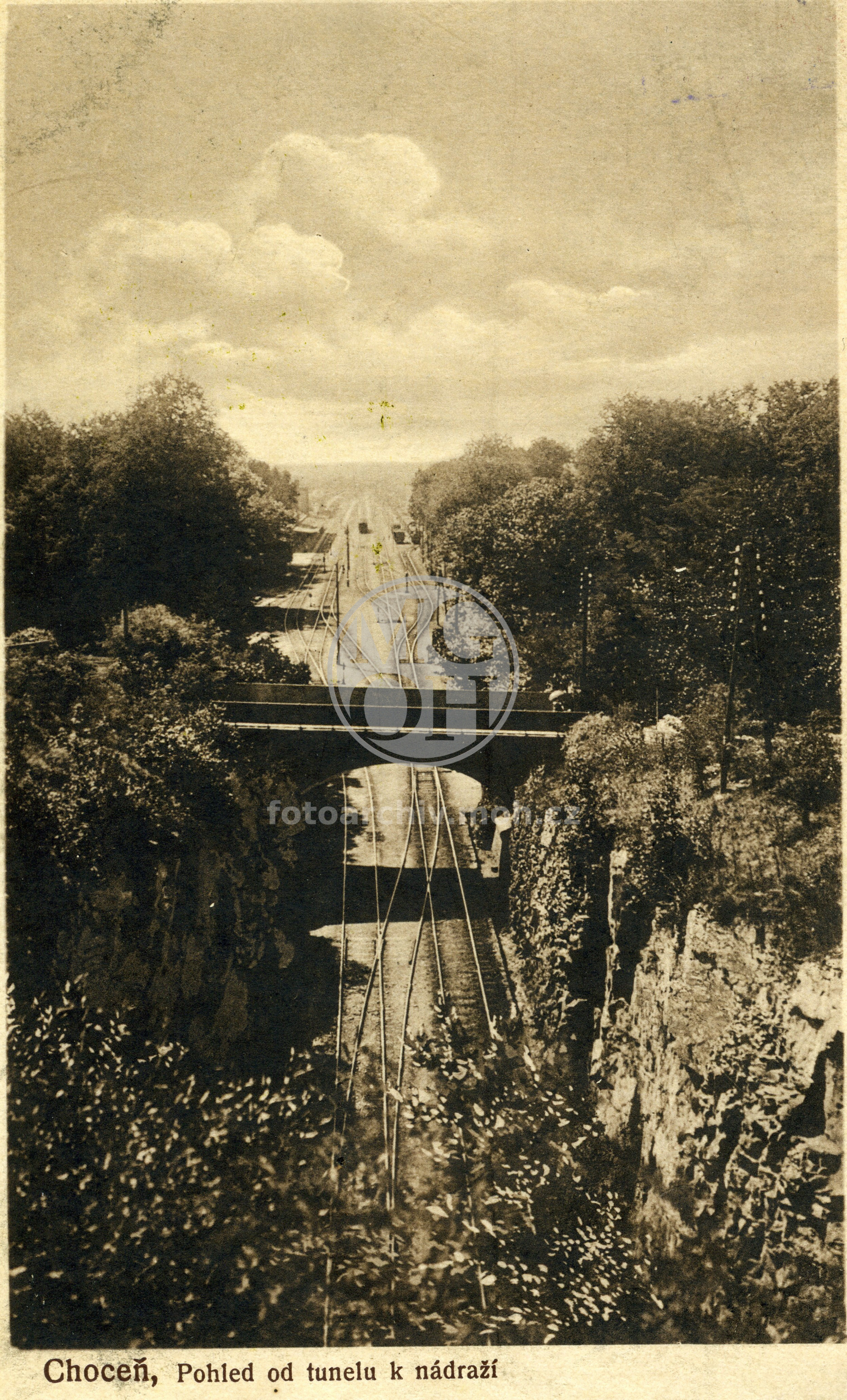 Fotografie - Pohled od tunelu k nádraží