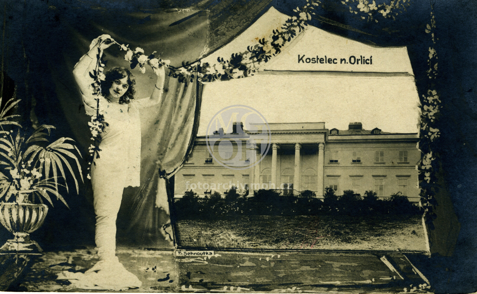 Fotografie - Průčelí nového zámku