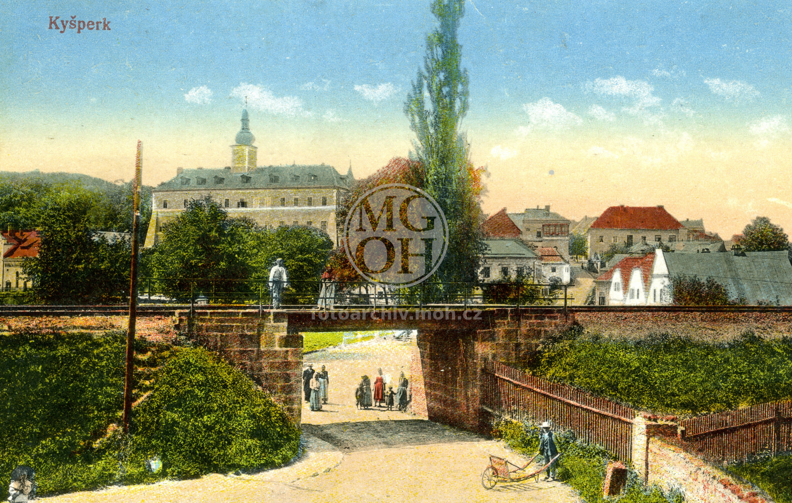 Fotografie - Pohled na část města se zámkem