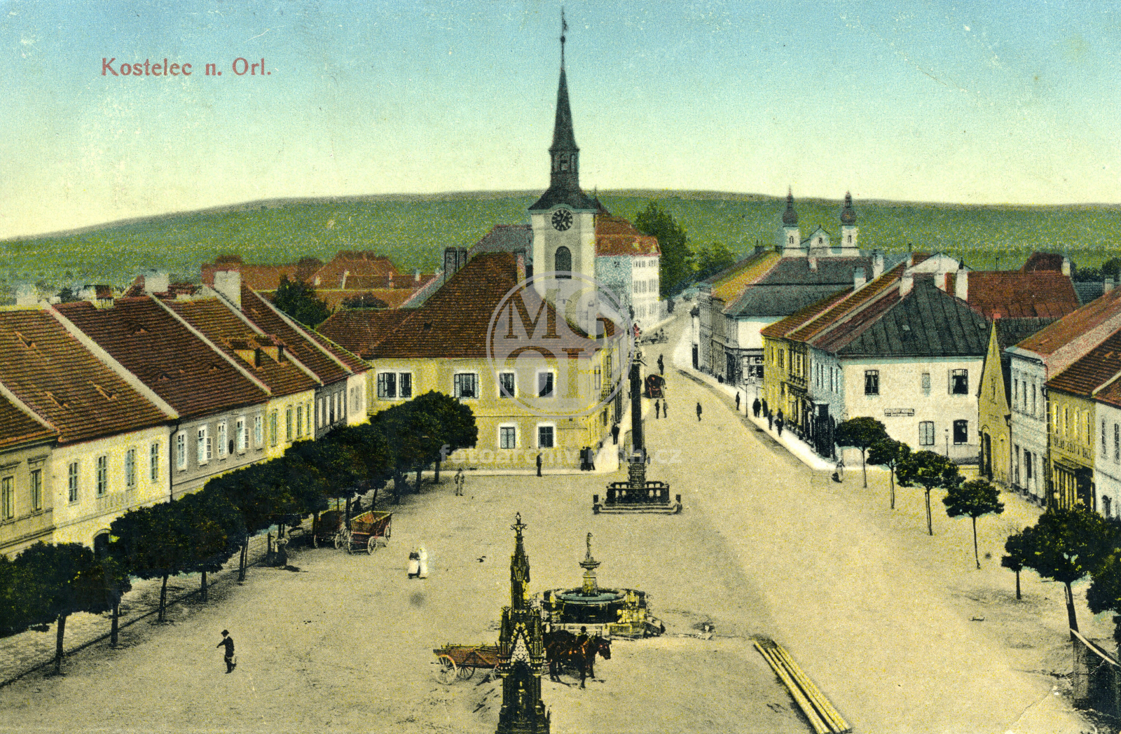 Fotografie - Náměstí - pohled směrem na starou radnici a starý zámek