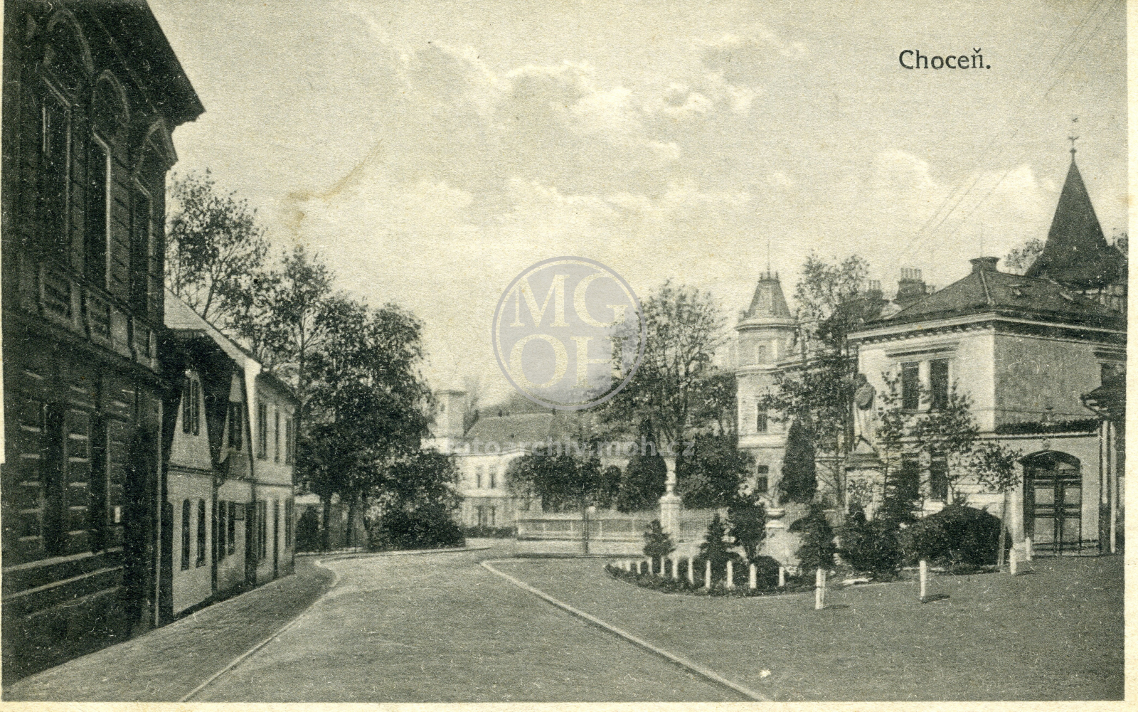 Fotografie - Část města blízko zámku ???