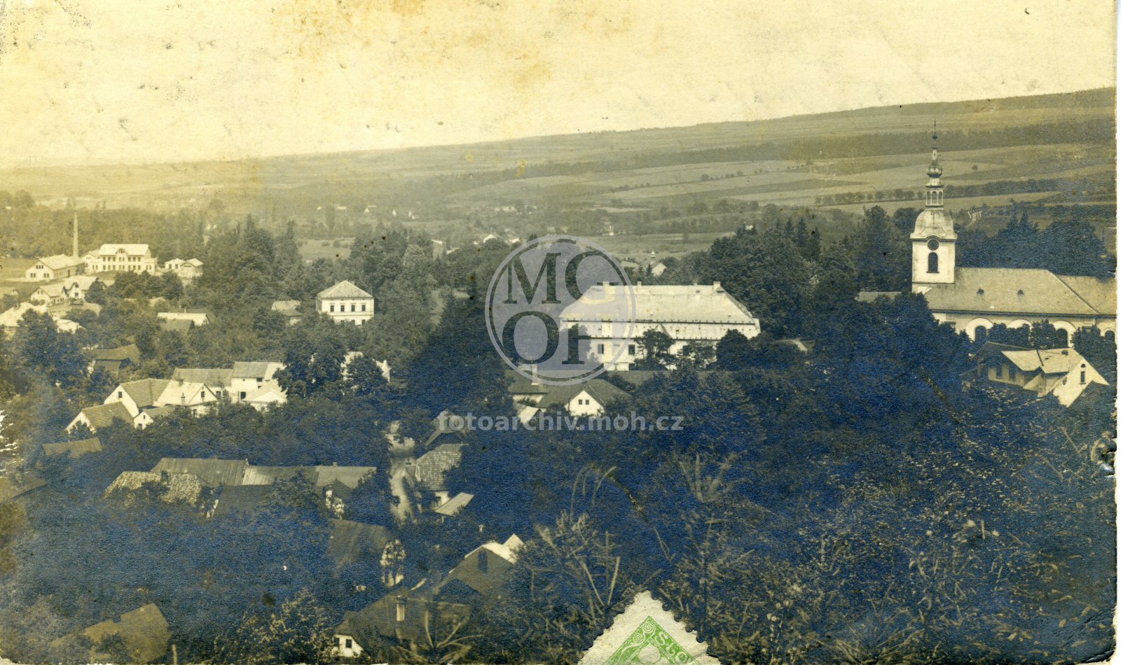 Fotografie - Pohled na střed městečka