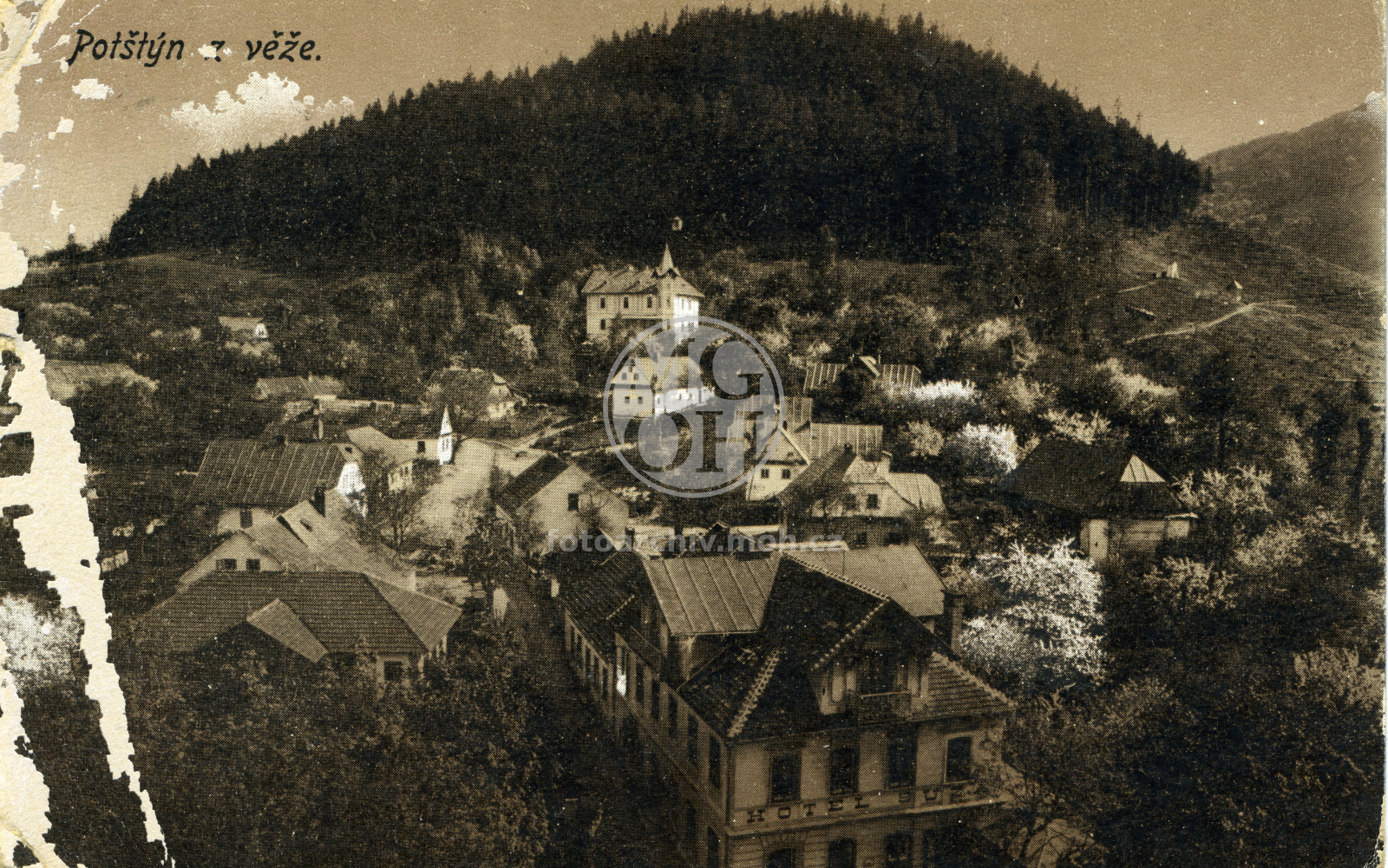 Fotografie - Pohled na městečko z věže